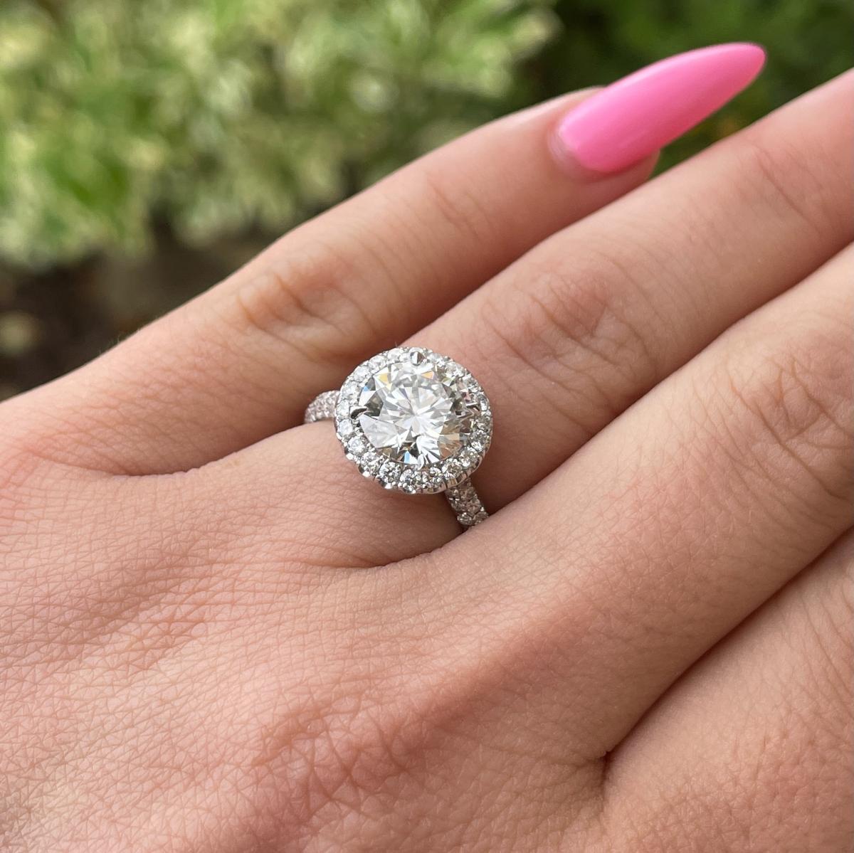 How to Buy an Engagement Ring Online