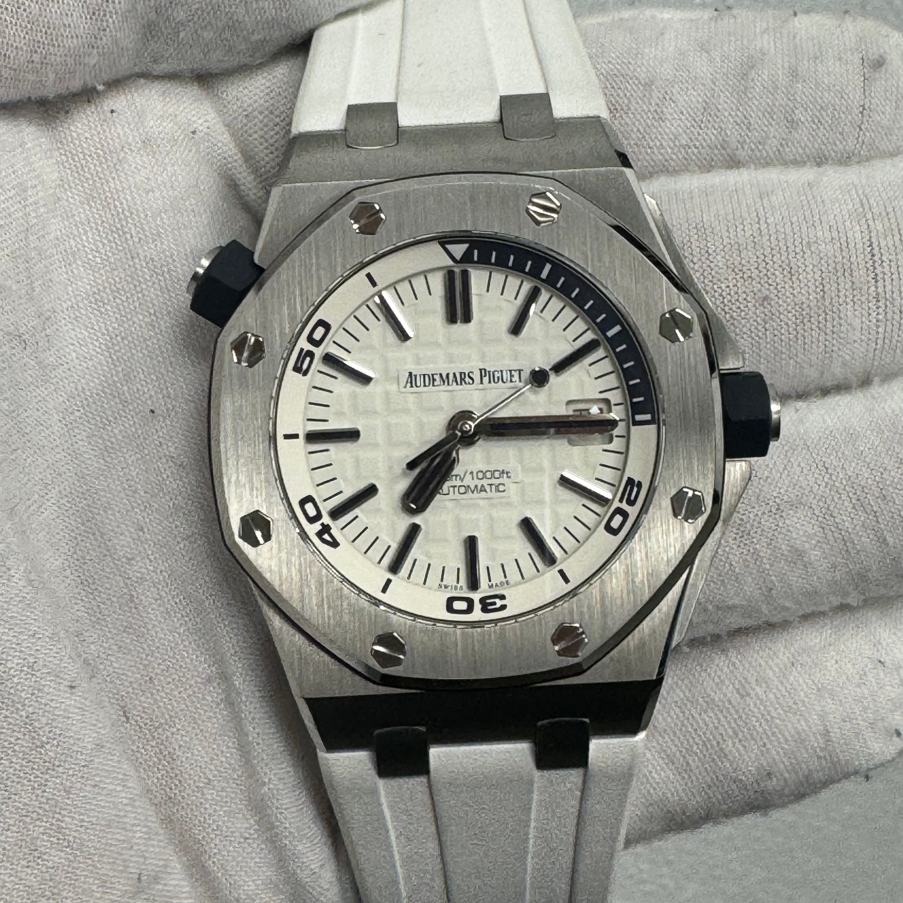 AP Offshore Diver 42mm White Dial Ref# 15710ST.00.A010CA.01 - Happy Jewelers Fine Jewelry Lifetime Warranty