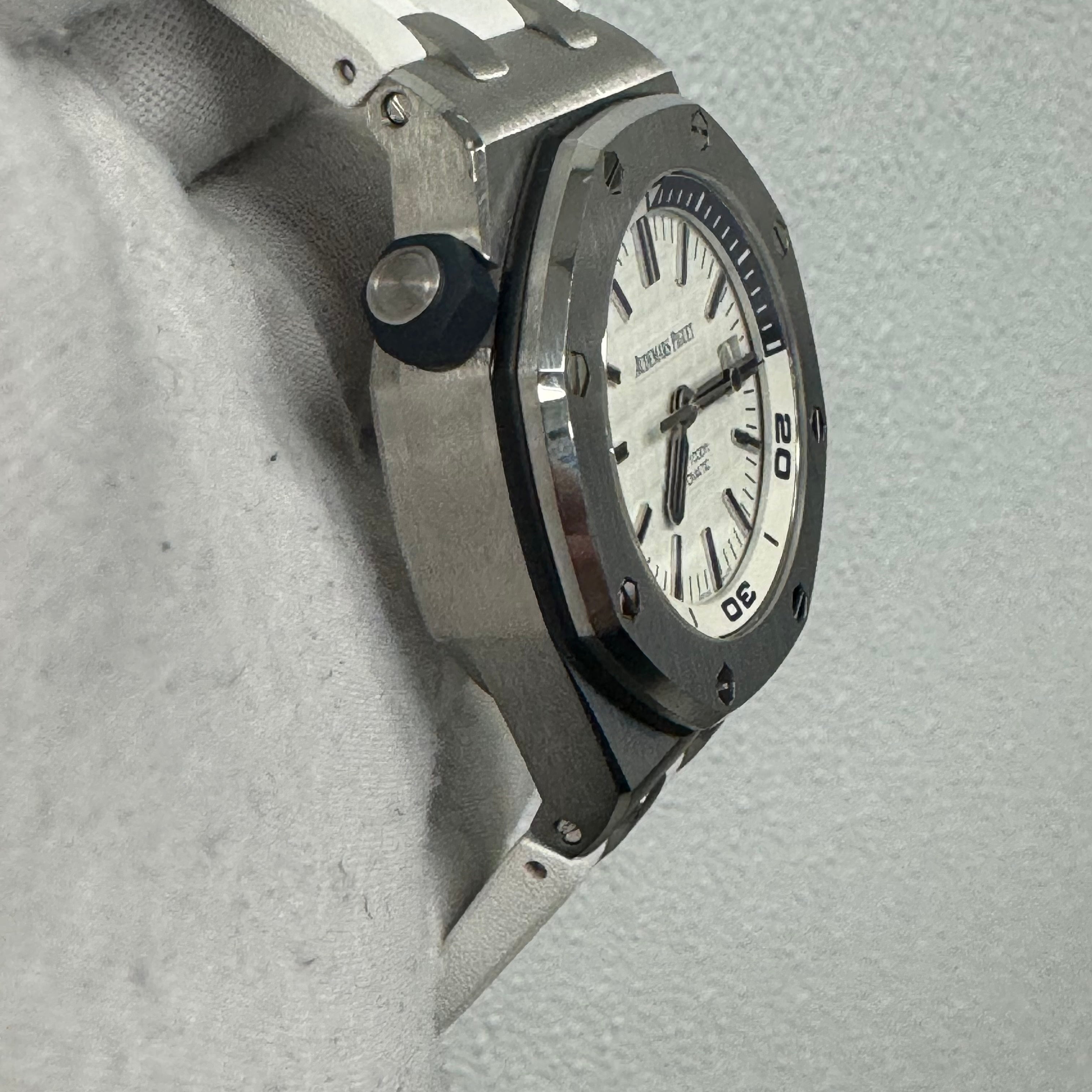 AP Offshore Diver 42mm White Dial Ref# 15710ST.00.A010CA.01 - Happy Jewelers Fine Jewelry Lifetime Warranty