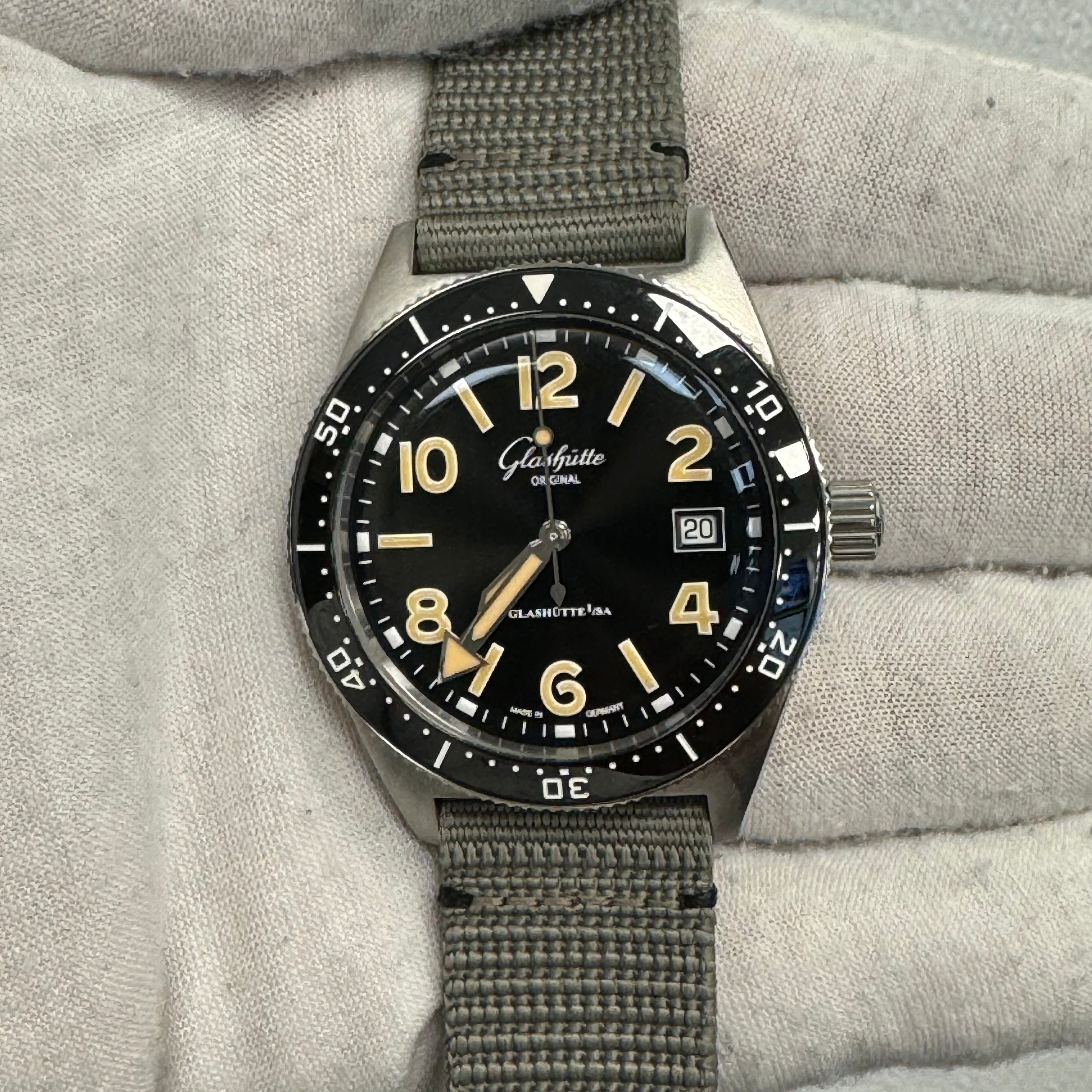 Glashutte Sea Q 39mm Black Dial Ref# 1-39-11-06-80-34 - Happy Jewelers Fine Jewelry Lifetime Warranty