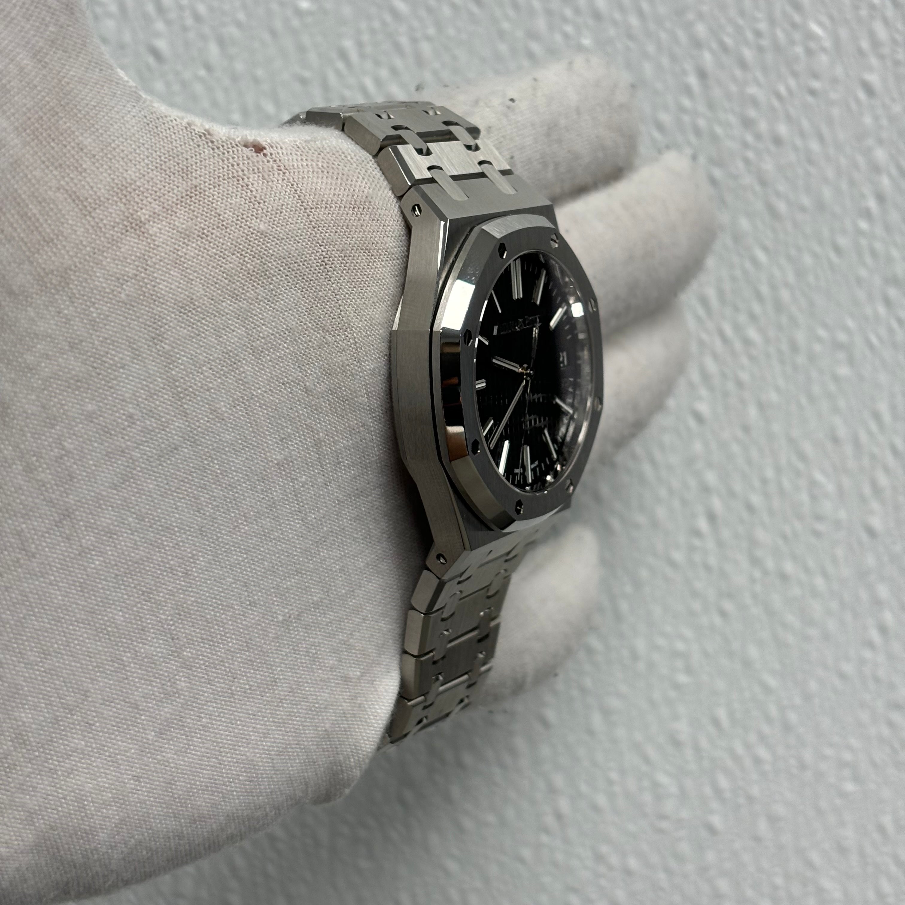 Audemars Piguet Royal Oak 41mm Black Dial Watch Ref# 15510ST.OO.1320ST.02 - Happy Jewelers Fine Jewelry Lifetime Warranty