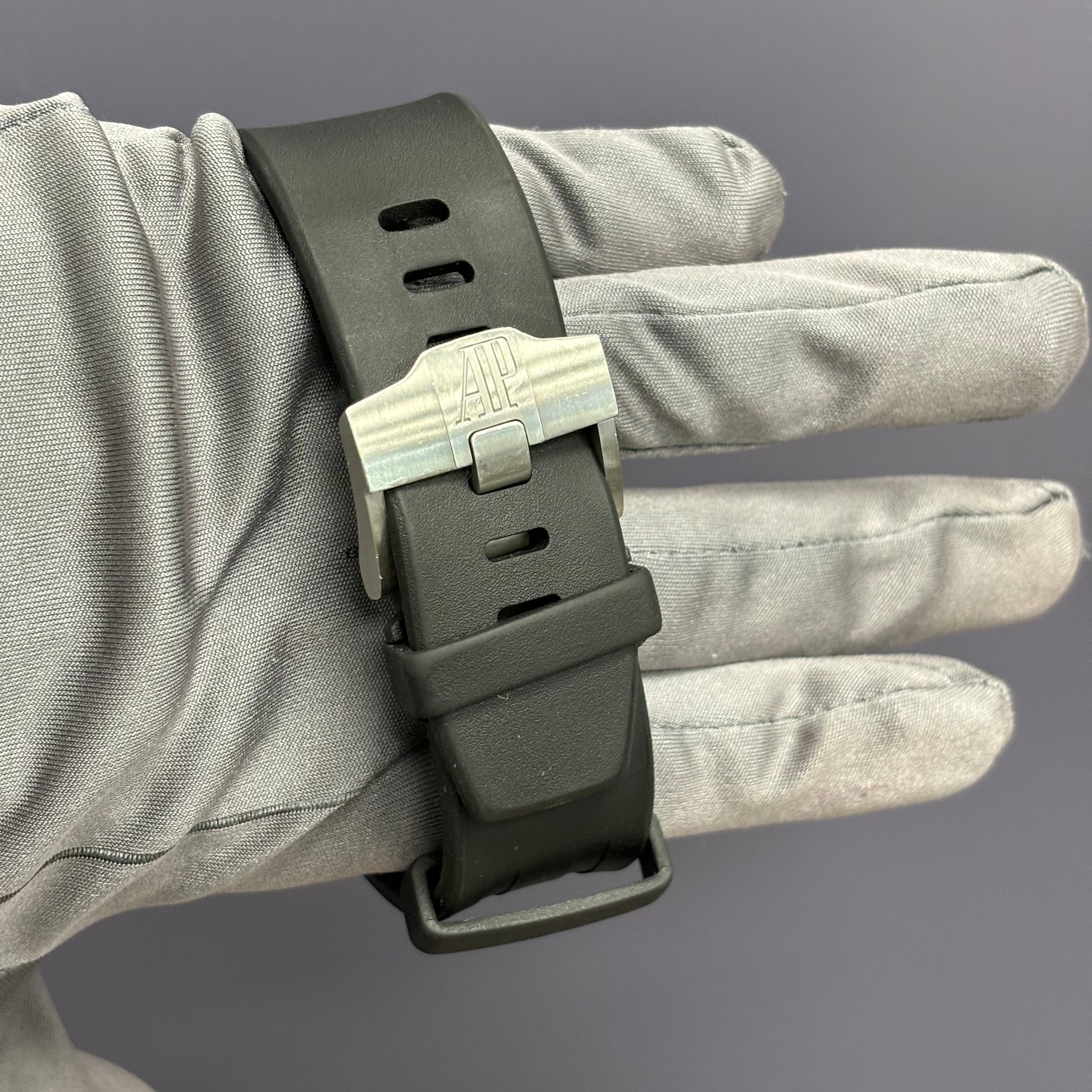 Audemars Piguet Royal Oak 44mm Silver Dial Watch Ref# 26400SO.OO.A002CA.01 - Happy Jewelers Fine Jewelry Lifetime Warranty