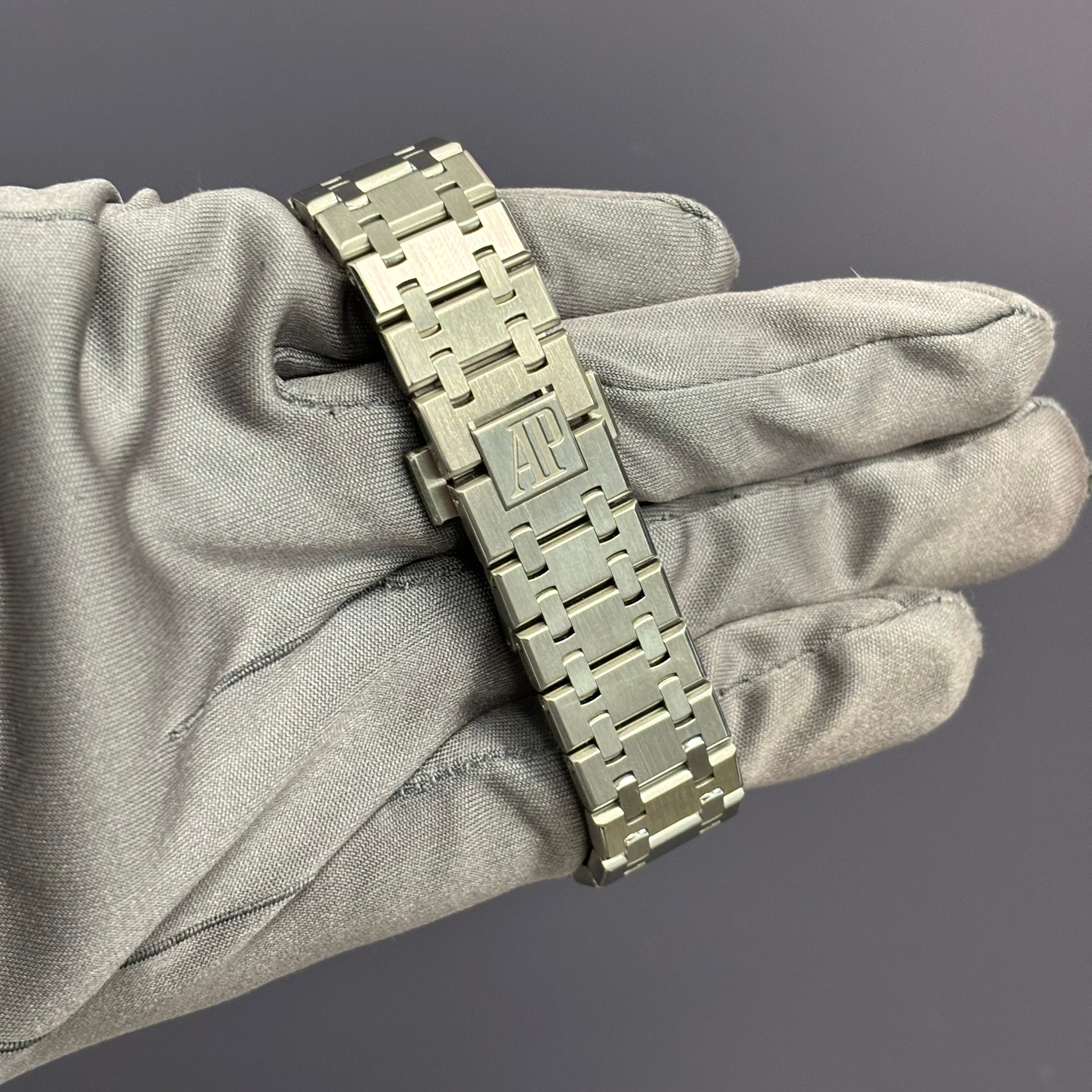 Audemars Piguet Royal Oak 33mm Black Dial Watch Ref# 67650ST.OO.1261ST.01 - Happy Jewelers Fine Jewelry Lifetime Warranty