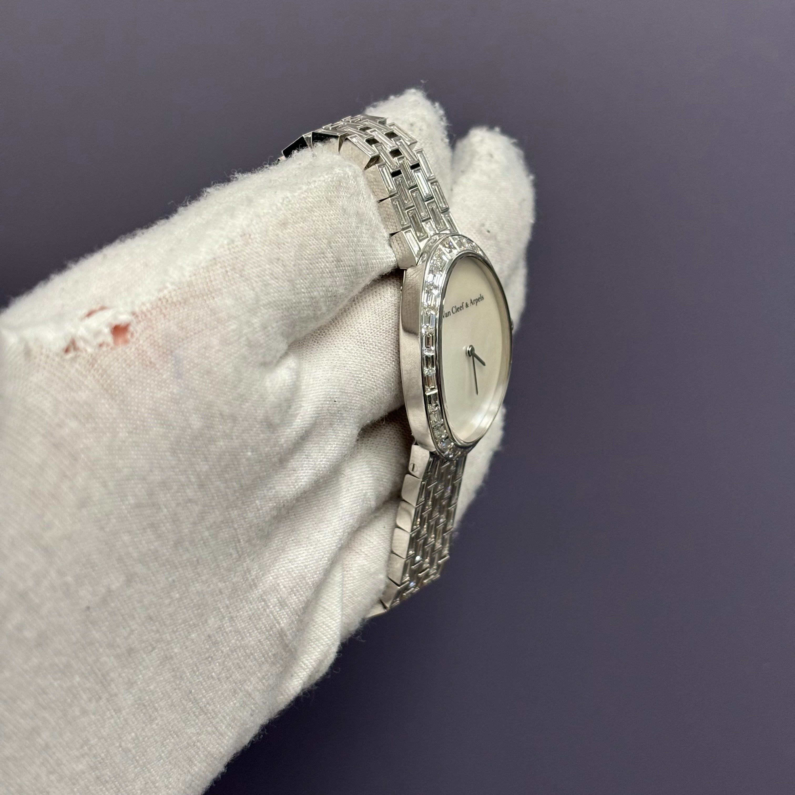 Van Cleef Timeless 24mm White Dial Watch Ref# HH22351 - Happy Jewelers Fine Jewelry Lifetime Warranty