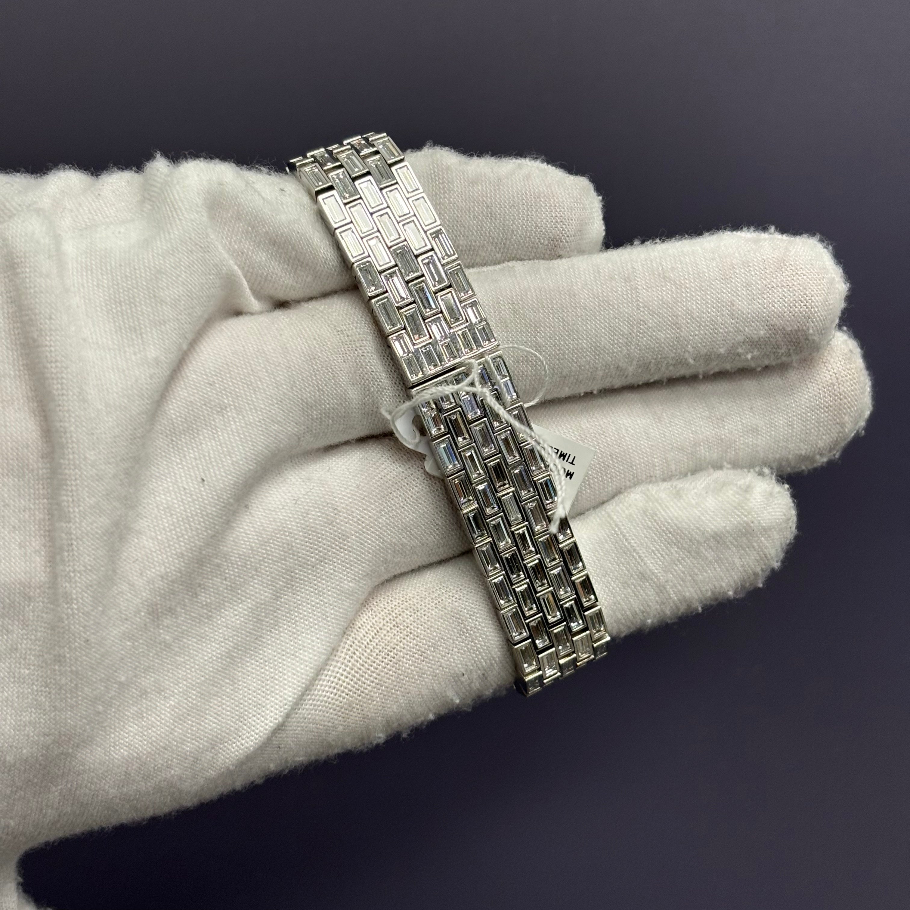 Van Cleef Timeless 24mm White Dial Watch Ref# HH22351 - Happy Jewelers Fine Jewelry Lifetime Warranty