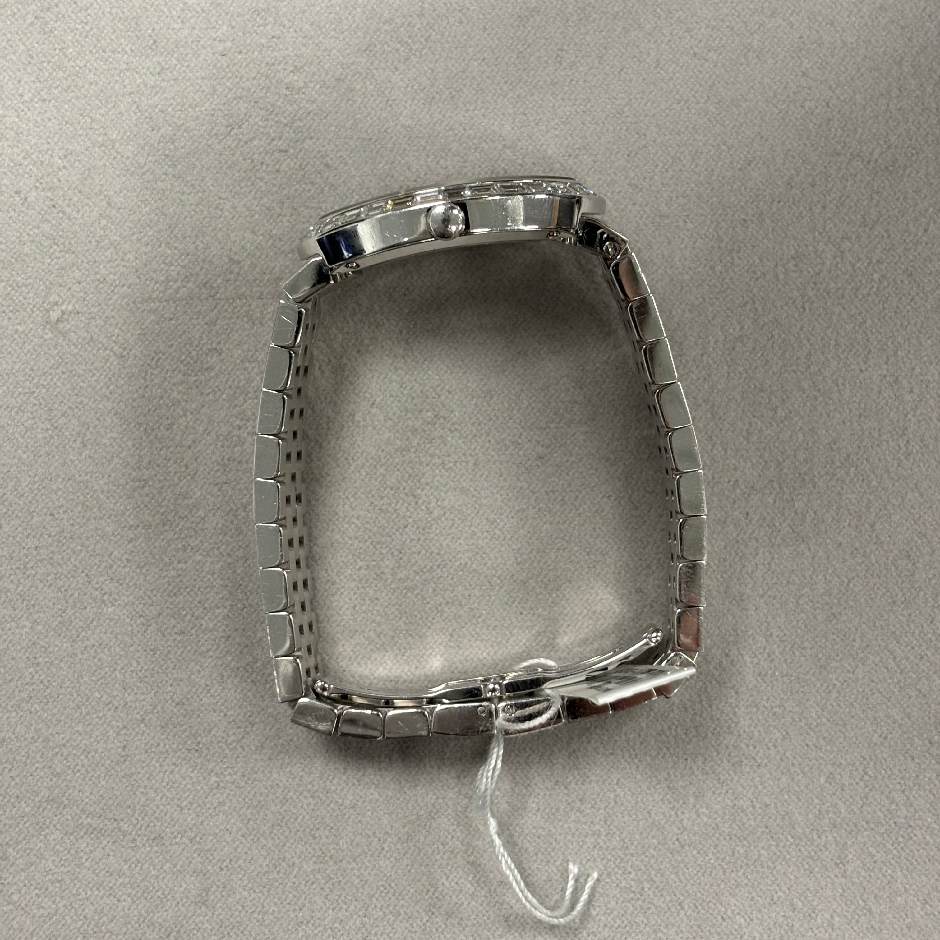 Van Cleef Timeless 24mm White Dial Watch Ref# HH22351 - Happy Jewelers Fine Jewelry Lifetime Warranty