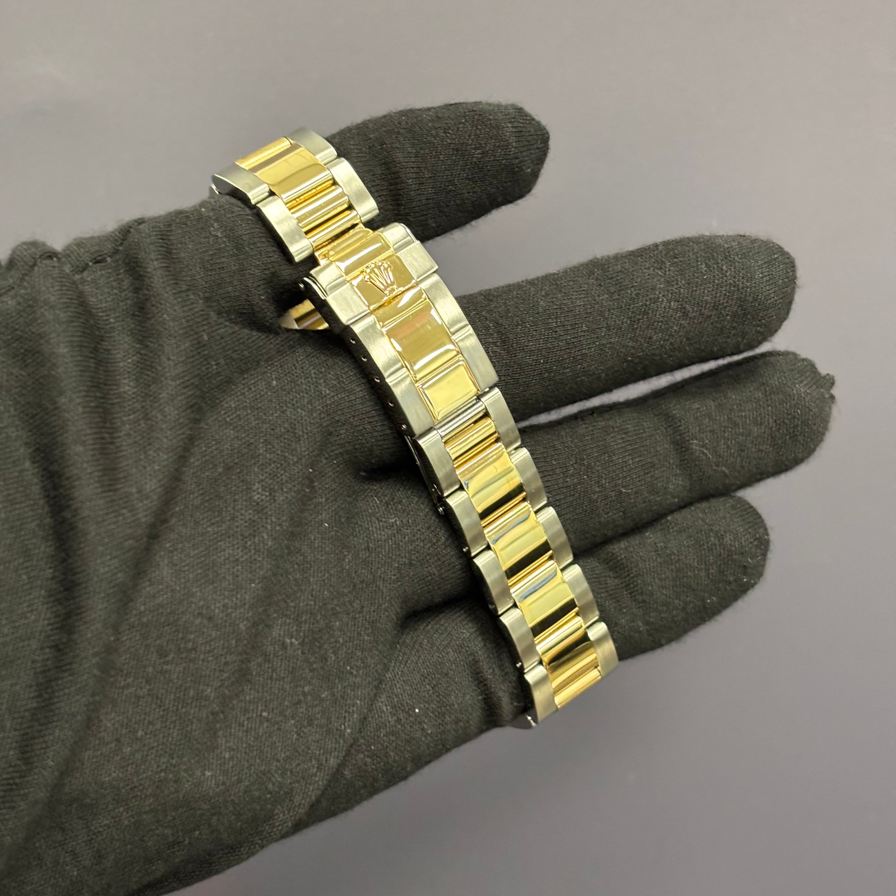 Rolex Daytona 40mm Champagne Dial Watch Ref# 16523 - Happy Jewelers Fine Jewelry Lifetime Warranty