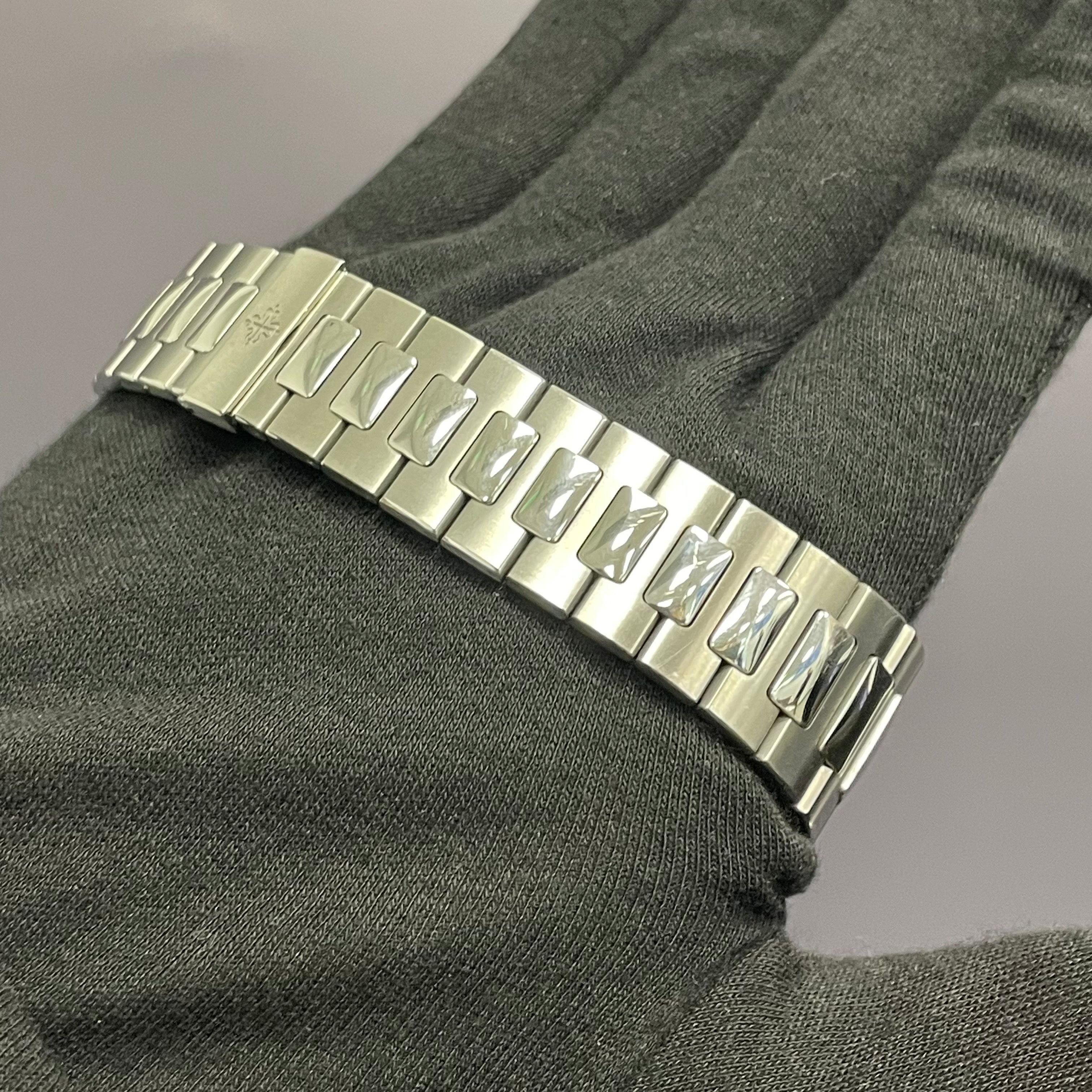 Patek Philippe Nautilus 40.5mm Gray Dial Watch Ref# 5990/1A-001 - Happy Jewelers Fine Jewelry Lifetime Warranty