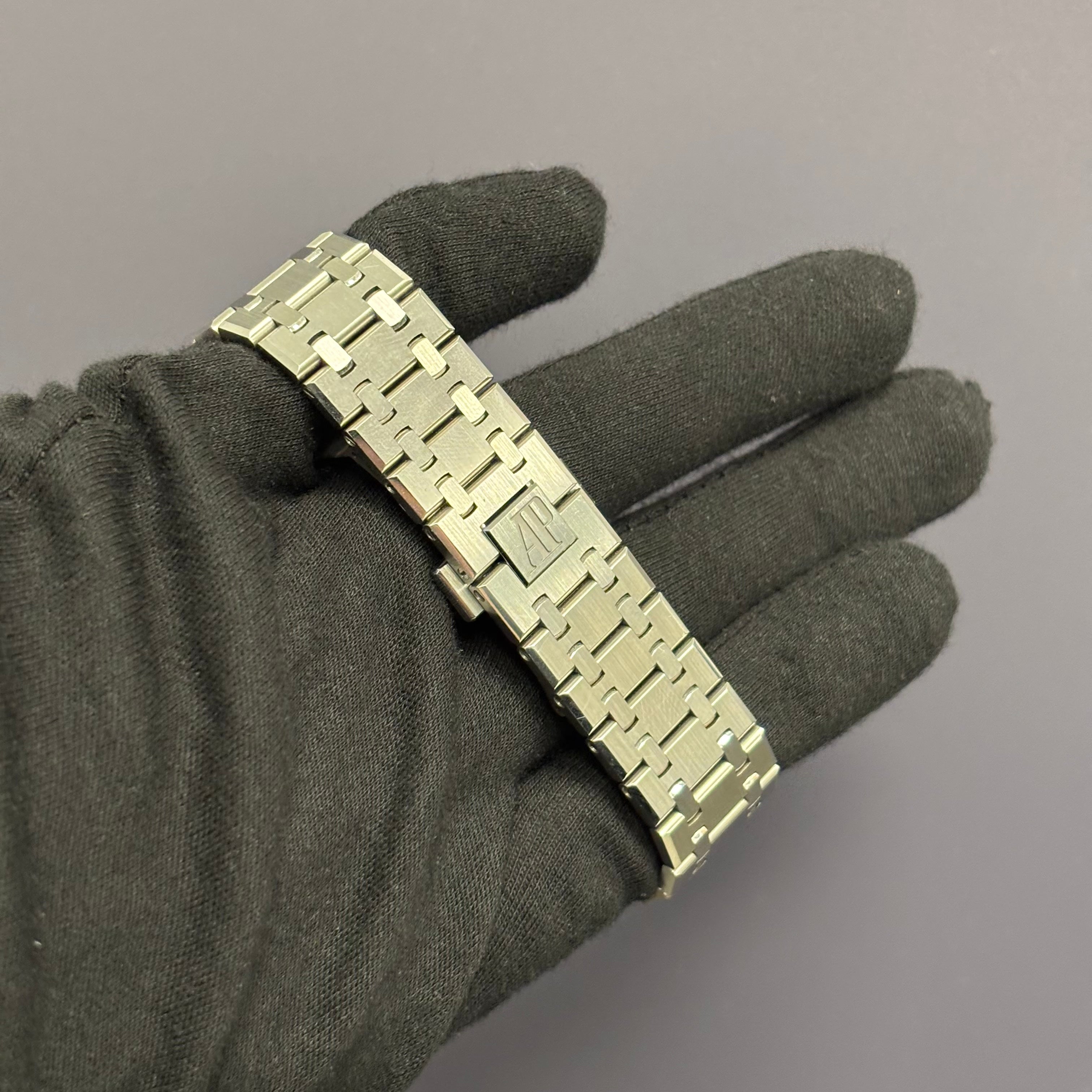 Audemars Piguet Royal Oak 41mm Black Dial Watch Ref# 26240ST.OO.1320ST.02 - Happy Jewelers Fine Jewelry Lifetime Warranty