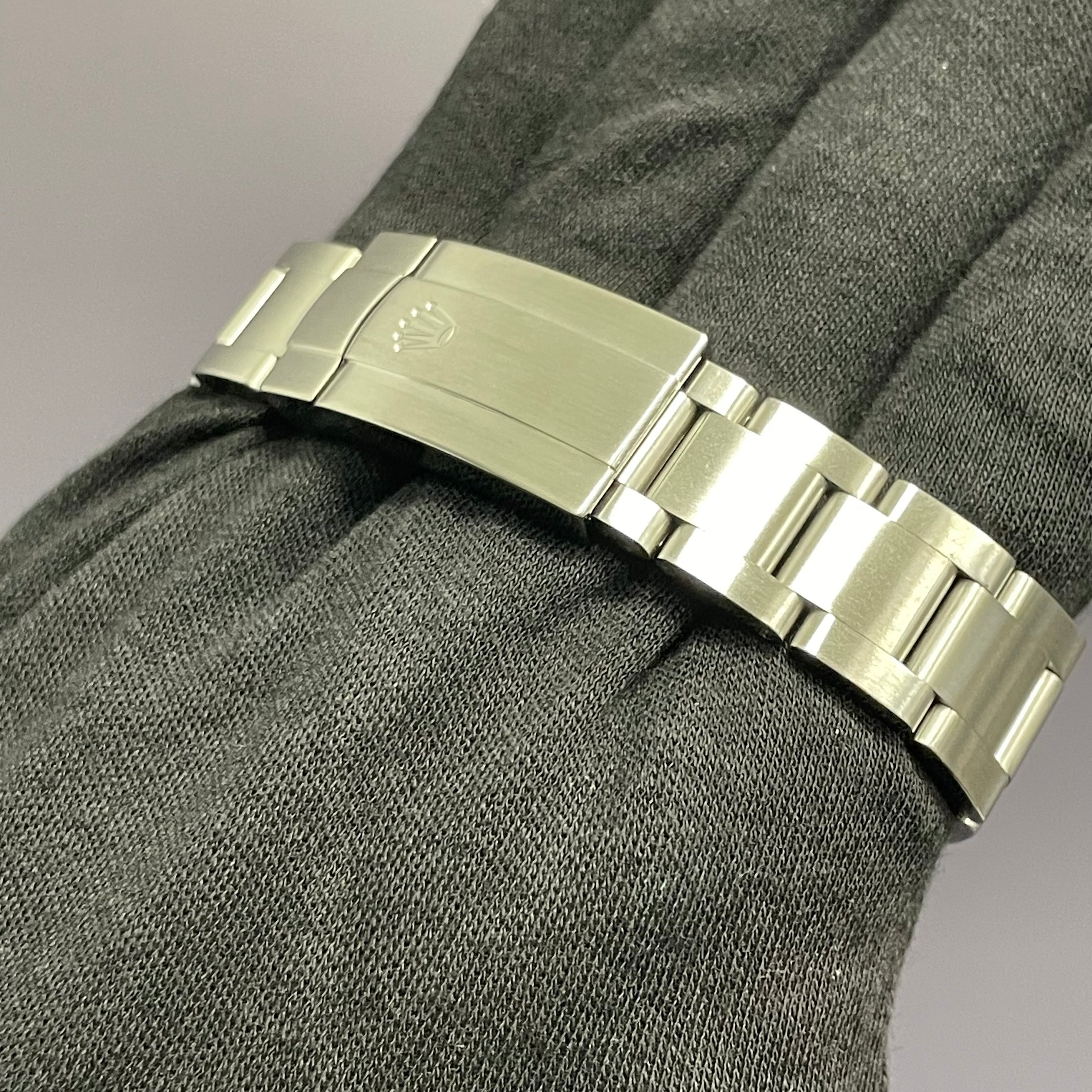 Rolex Oyster Perpetual 34mm Silver Dial Watch Ref# 124200 - Happy Jewelers Fine Jewelry Lifetime Warranty