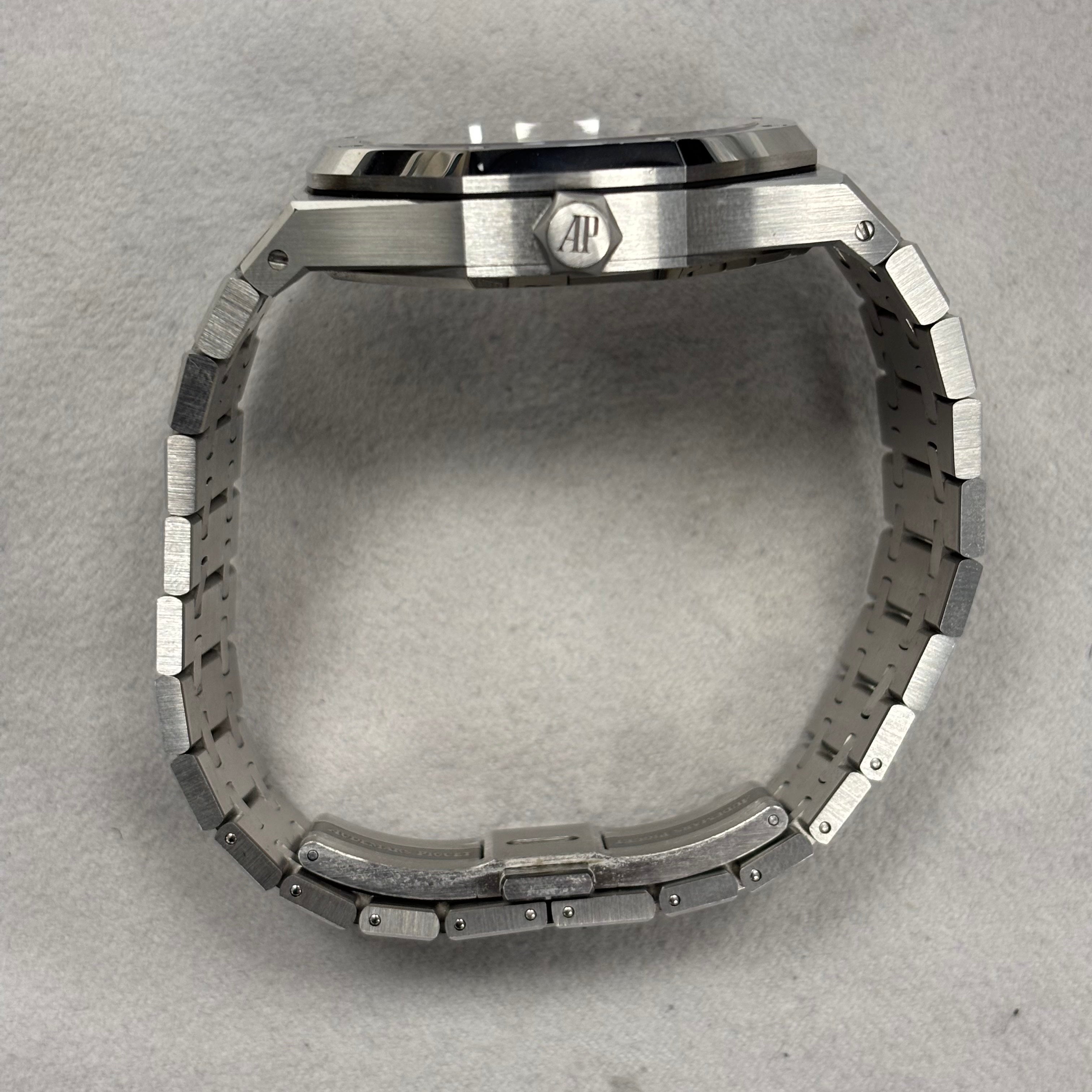 Audemars Piguet Royal Oak 41mm Blue Dial Watch Ref# 15510ST.OO.1320ST.01 - Happy Jewelers Fine Jewelry Lifetime Warranty