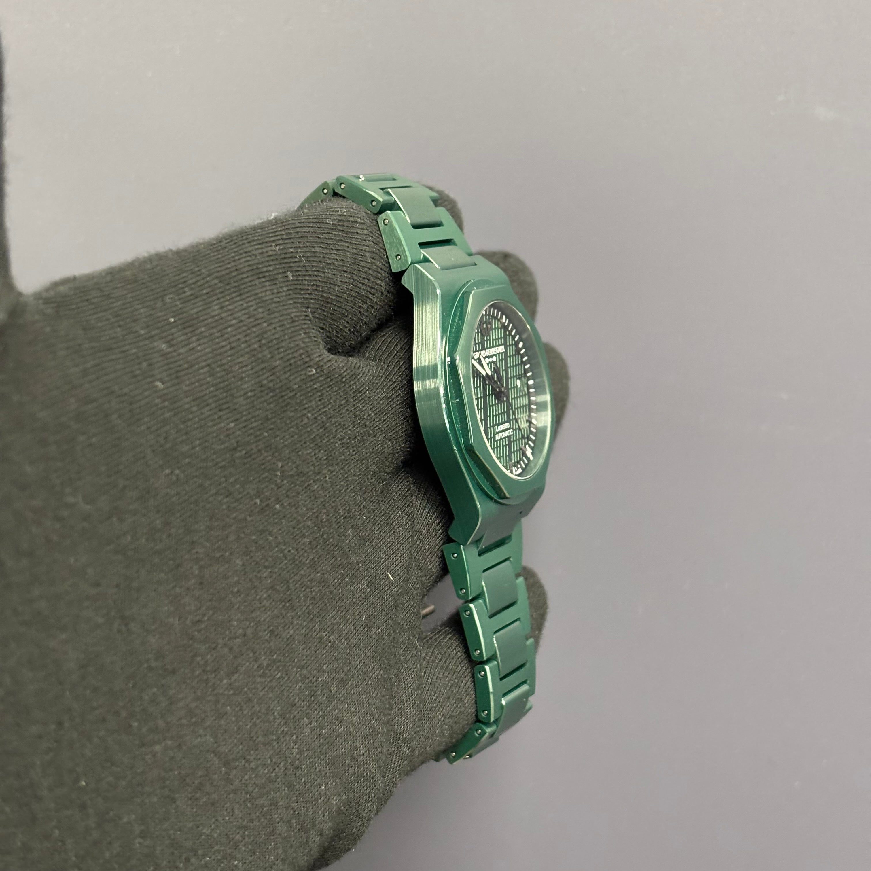 Girard Perregaux Laureato 38mm Green Dial Watch Ref# 81005-32-3080-1CX - Happy Jewelers Fine Jewelry Lifetime Warranty