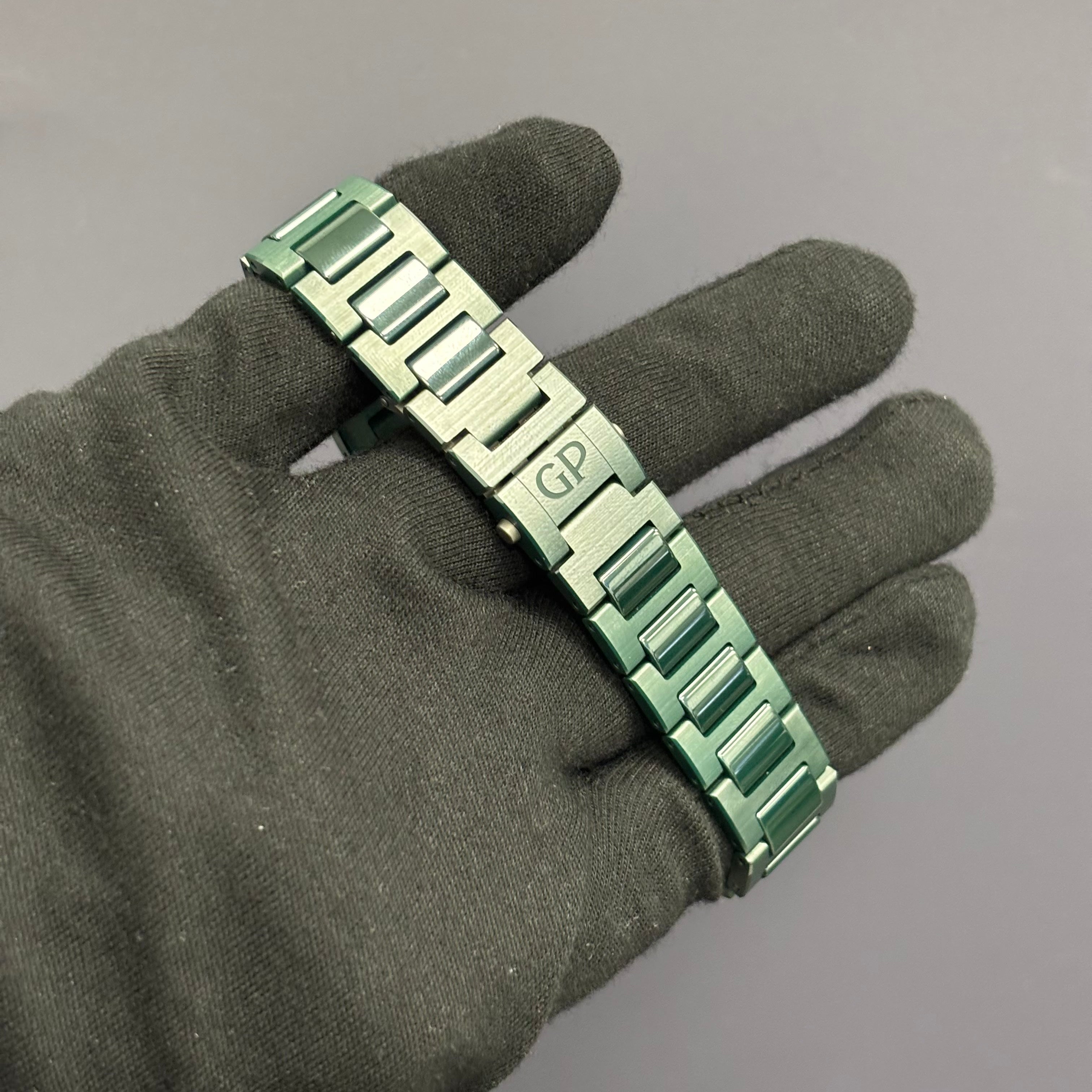 Girard Perregaux Laureato 38mm Green Dial Watch Ref# 81005-32-3080-1CX - Happy Jewelers Fine Jewelry Lifetime Warranty