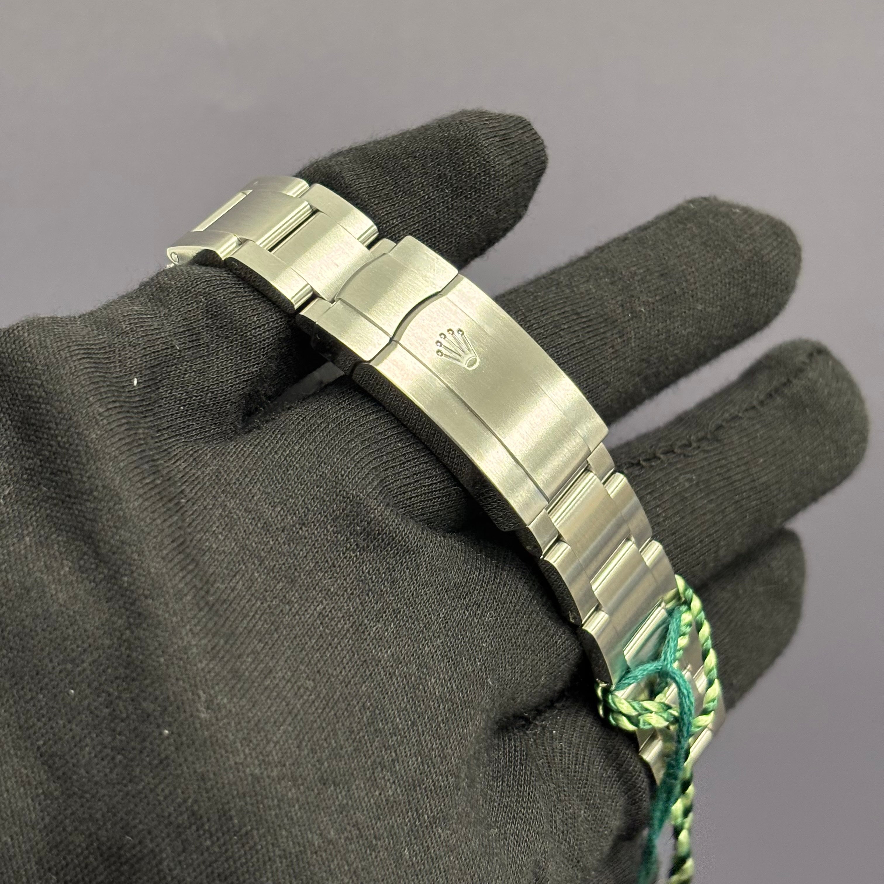 Rolex Oyster Perpetual 41mm Silver Dial Watch Ref# 124300 - Happy Jewelers Fine Jewelry Lifetime Warranty