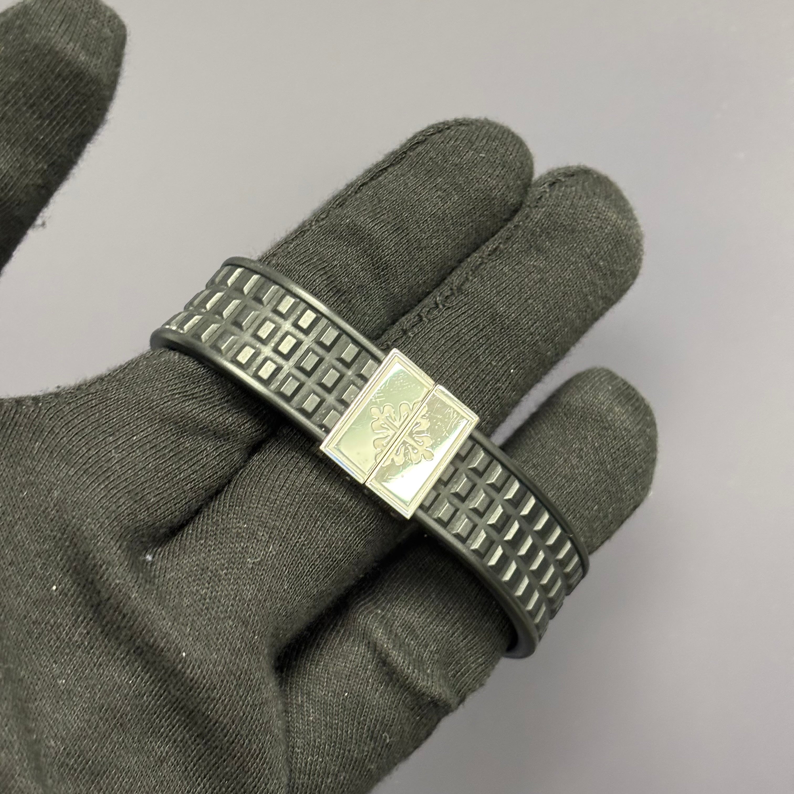 Patek Philippe Aquanaut 26mm Black Dial Watch Ref# 4960A-010 - Happy Jewelers Fine Jewelry Lifetime Warranty