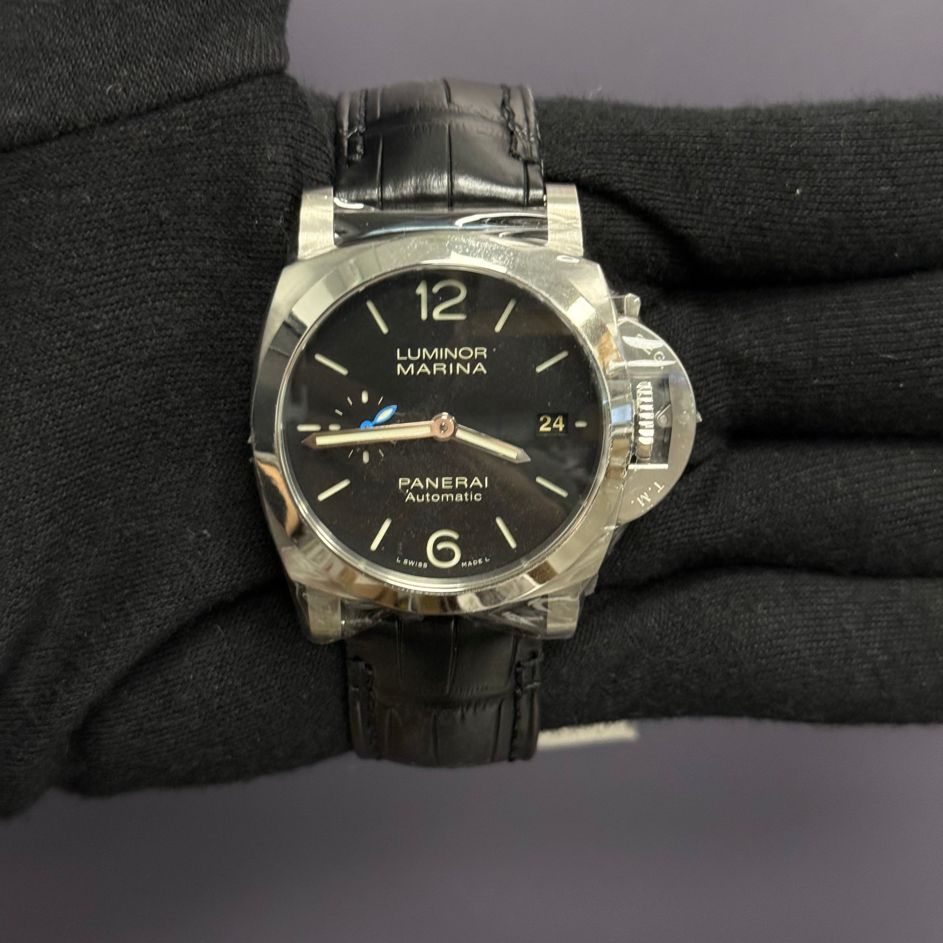 Panerai Luminor 40mm Black Dial Watch Ref# PAM01372 - Happy Jewelers Fine Jewelry Lifetime Warranty