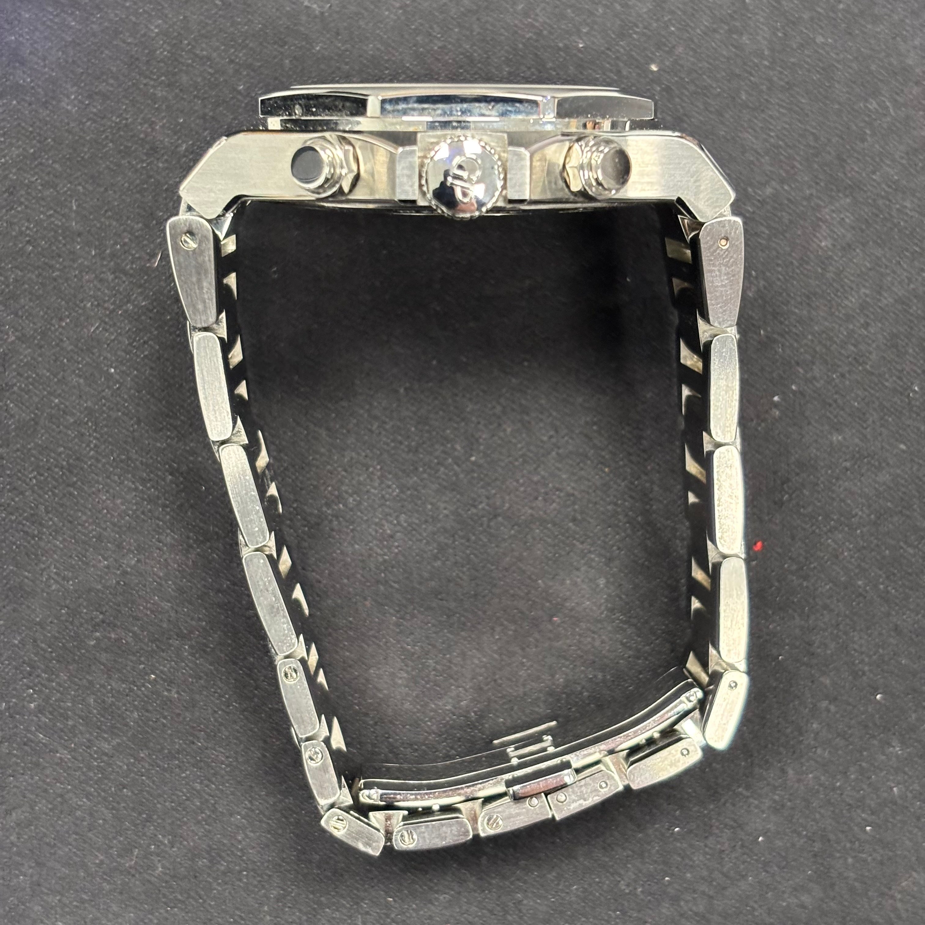 Girard Perregaux Laureato 42mm White Dial Watch Ref# 81020-11-3256-1GM - Happy Jewelers Fine Jewelry Lifetime Warranty