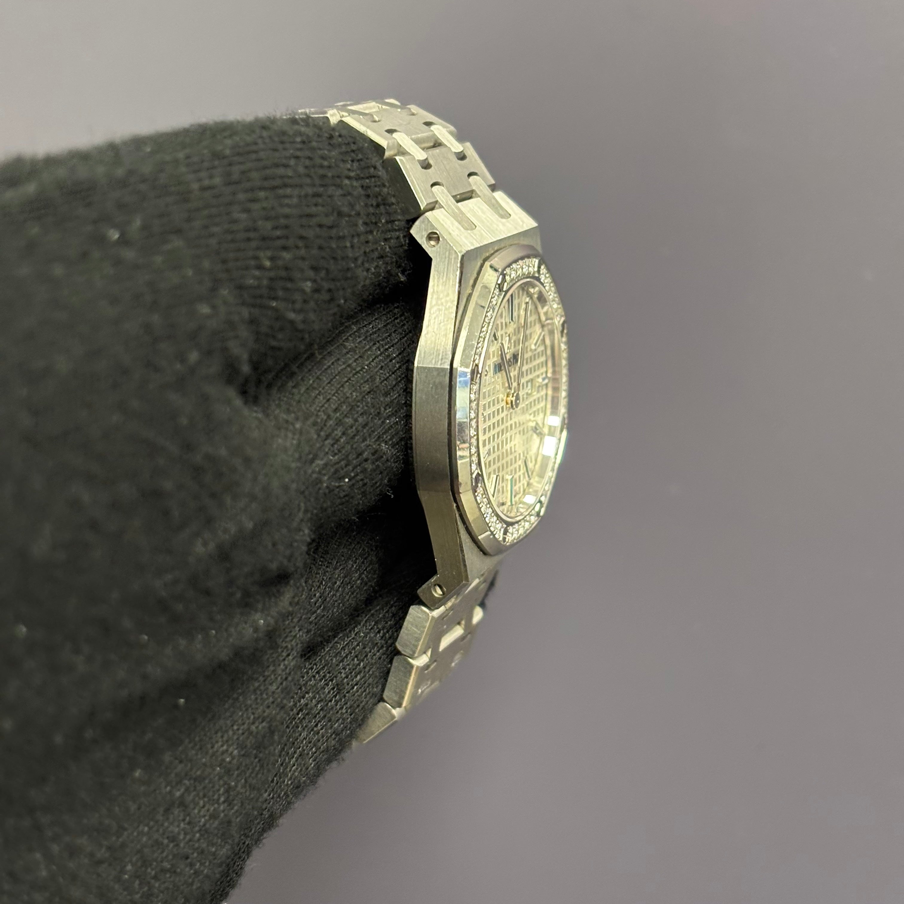 Audemars Piguet Royal Oak 33mm White Dial Ref# 67651ST.ZZ.1261ST.01 - Happy Jewelers Fine Jewelry Lifetime Warranty