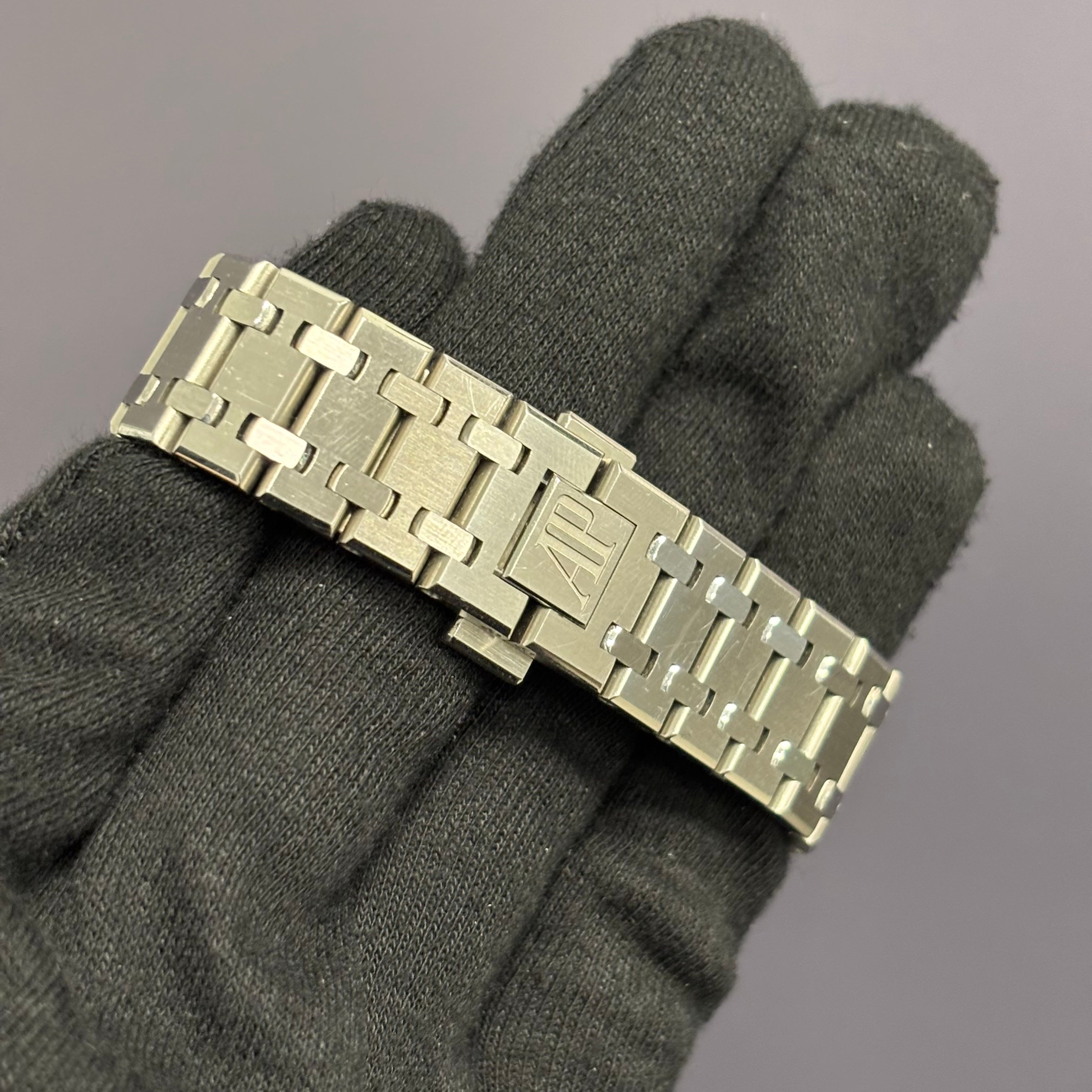 Audemars Piguet Royal Oak 33mm White Dial Ref# 67651ST.ZZ.1261ST.01 - Happy Jewelers Fine Jewelry Lifetime Warranty