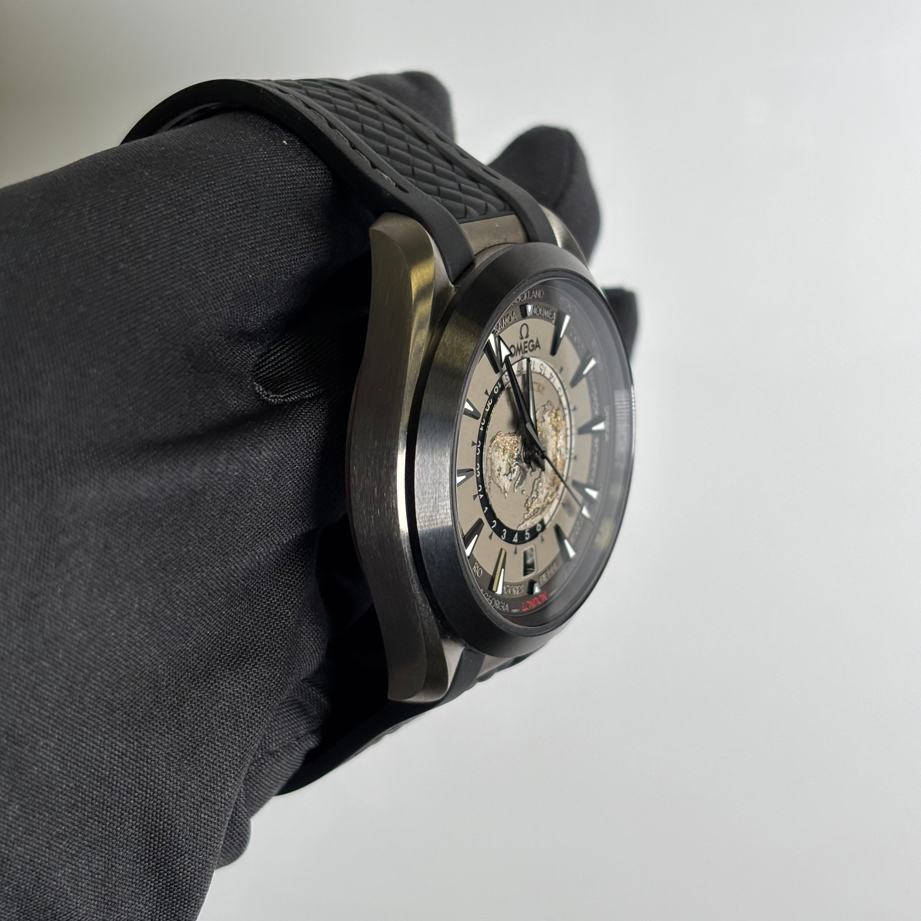 Omega Aqua Terra 43mm Grey Dial Watch Ref# 220.92.43.22.99.001 - Happy Jewelers Fine Jewelry Lifetime Warranty