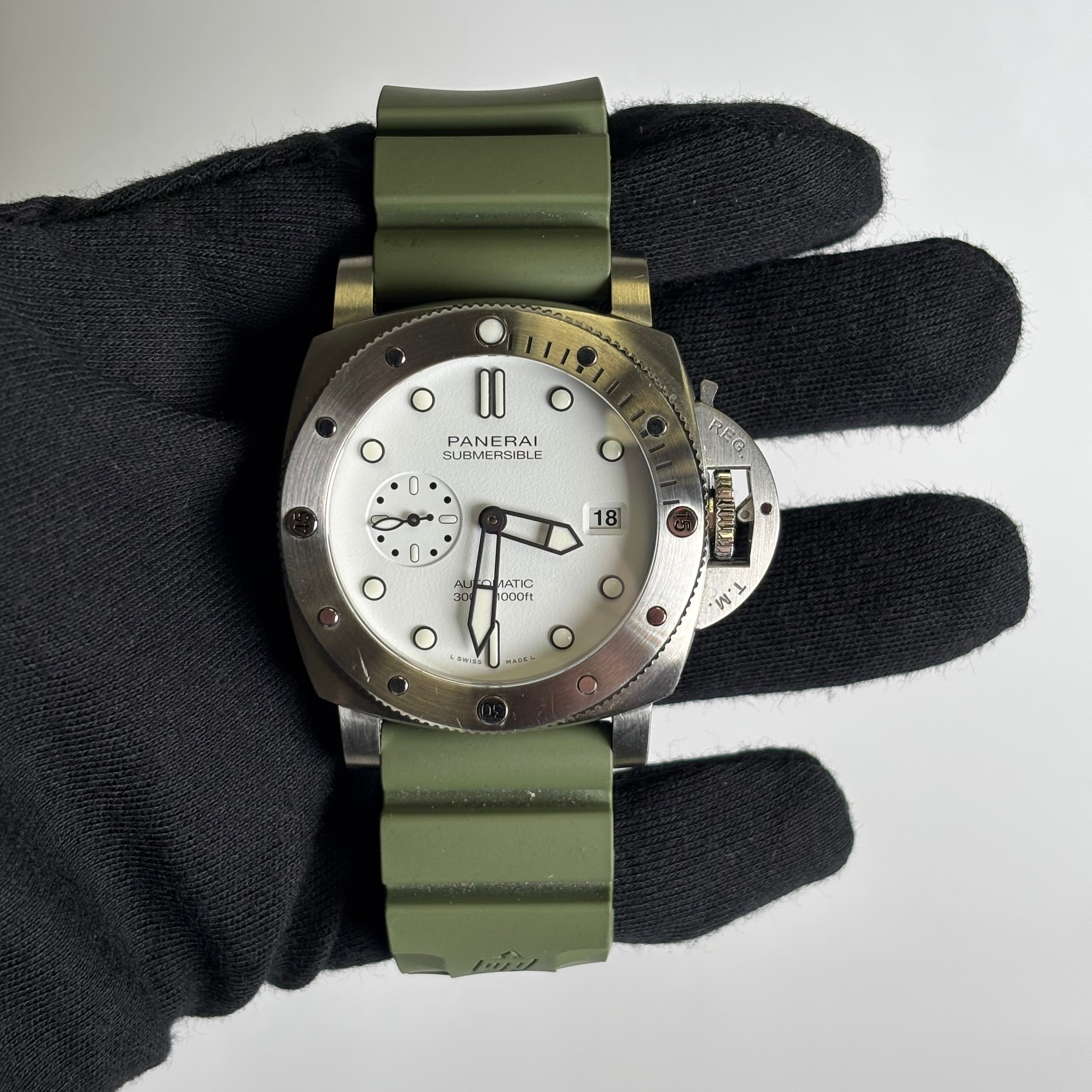 Panerai Submersible 44mm White Dial Watch Ref# PAM01595 - Happy Jewelers Fine Jewelry Lifetime Warranty