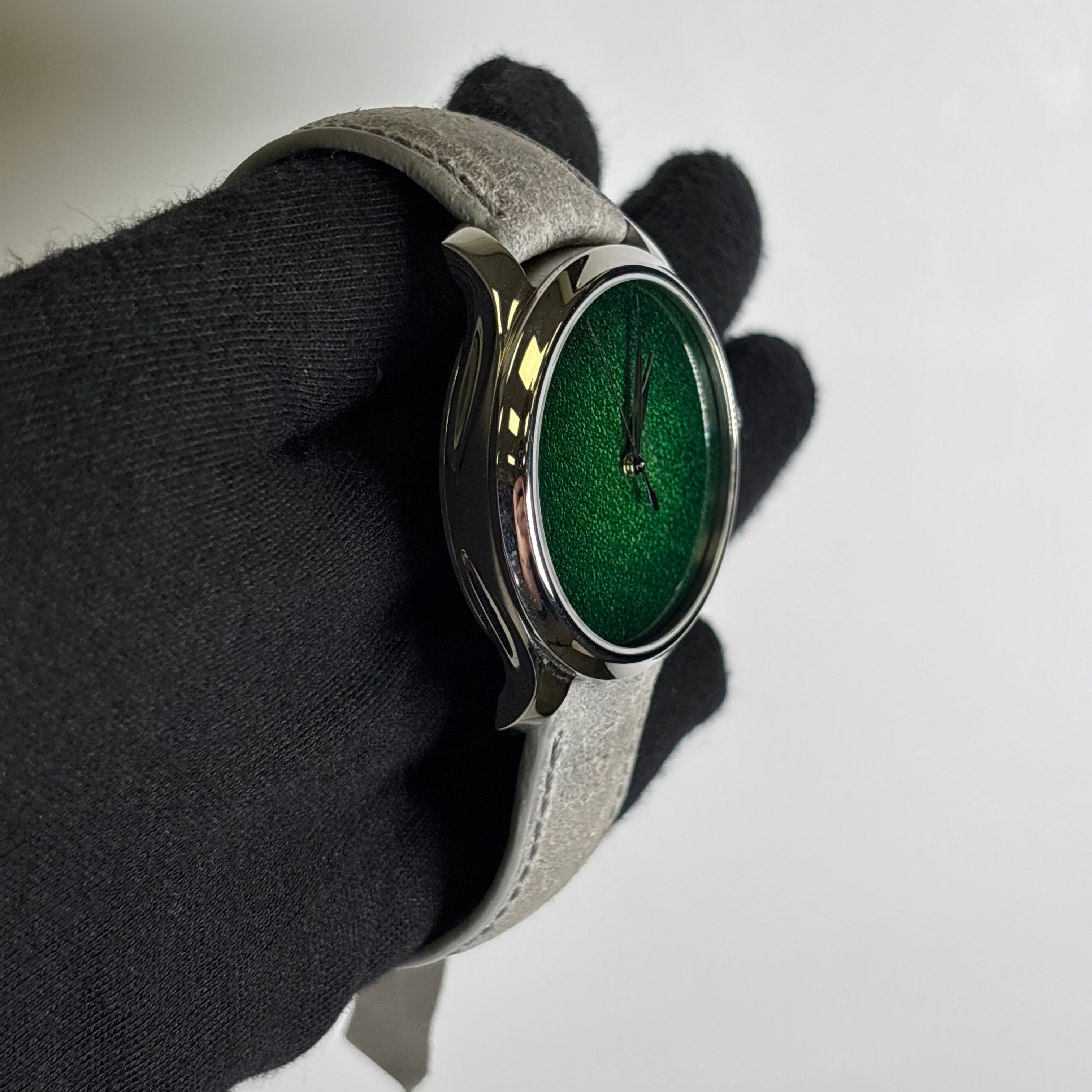 H. Moser & Cie Endeaver 40mm Green Dial Watch Ref# 1200-1233 - Happy Jewelers Fine Jewelry Lifetime Warranty