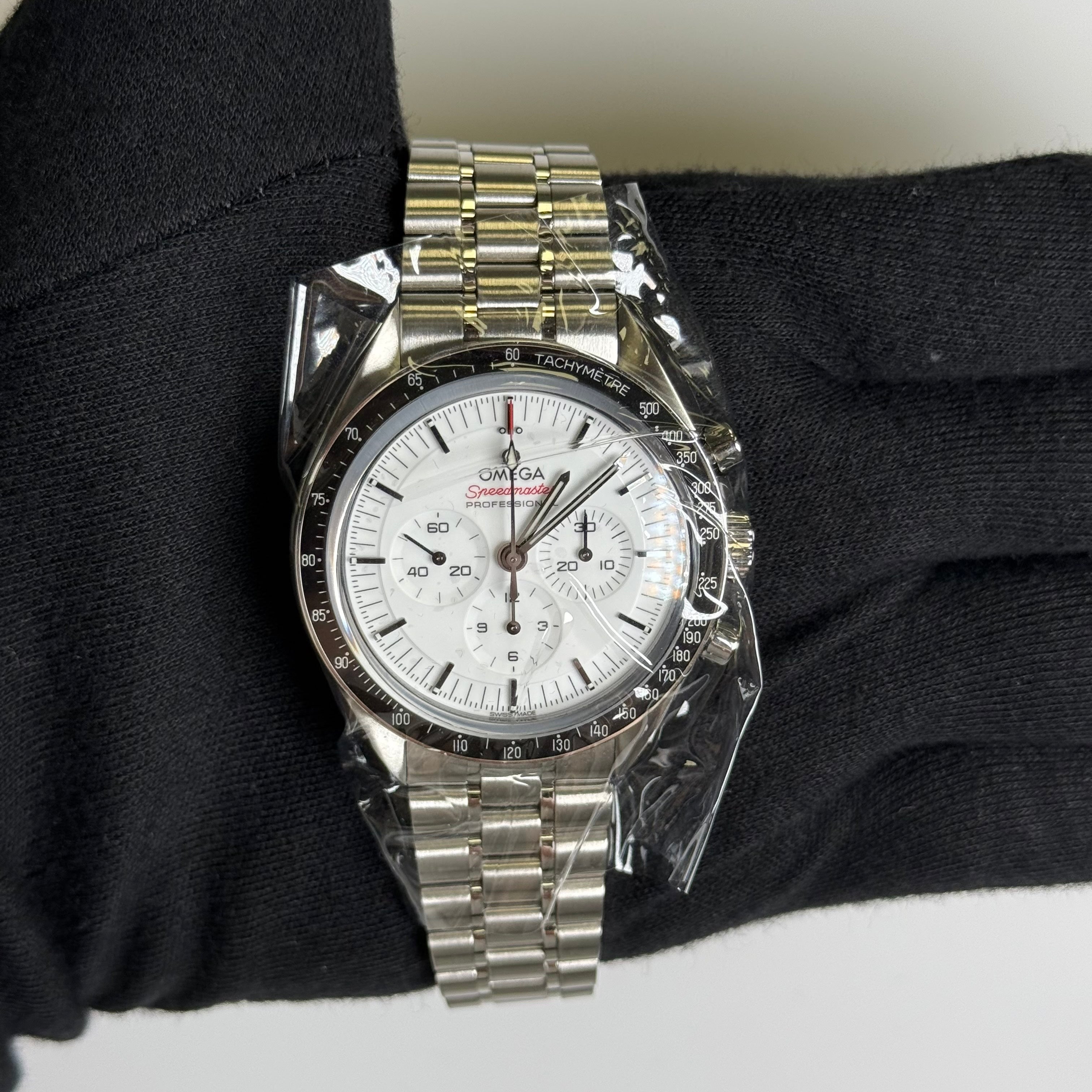 Omega Speedmaster 42mm White Dial Watch Ref# 310.30.42.50.04.001 - Happy Jewelers Fine Jewelry Lifetime Warranty