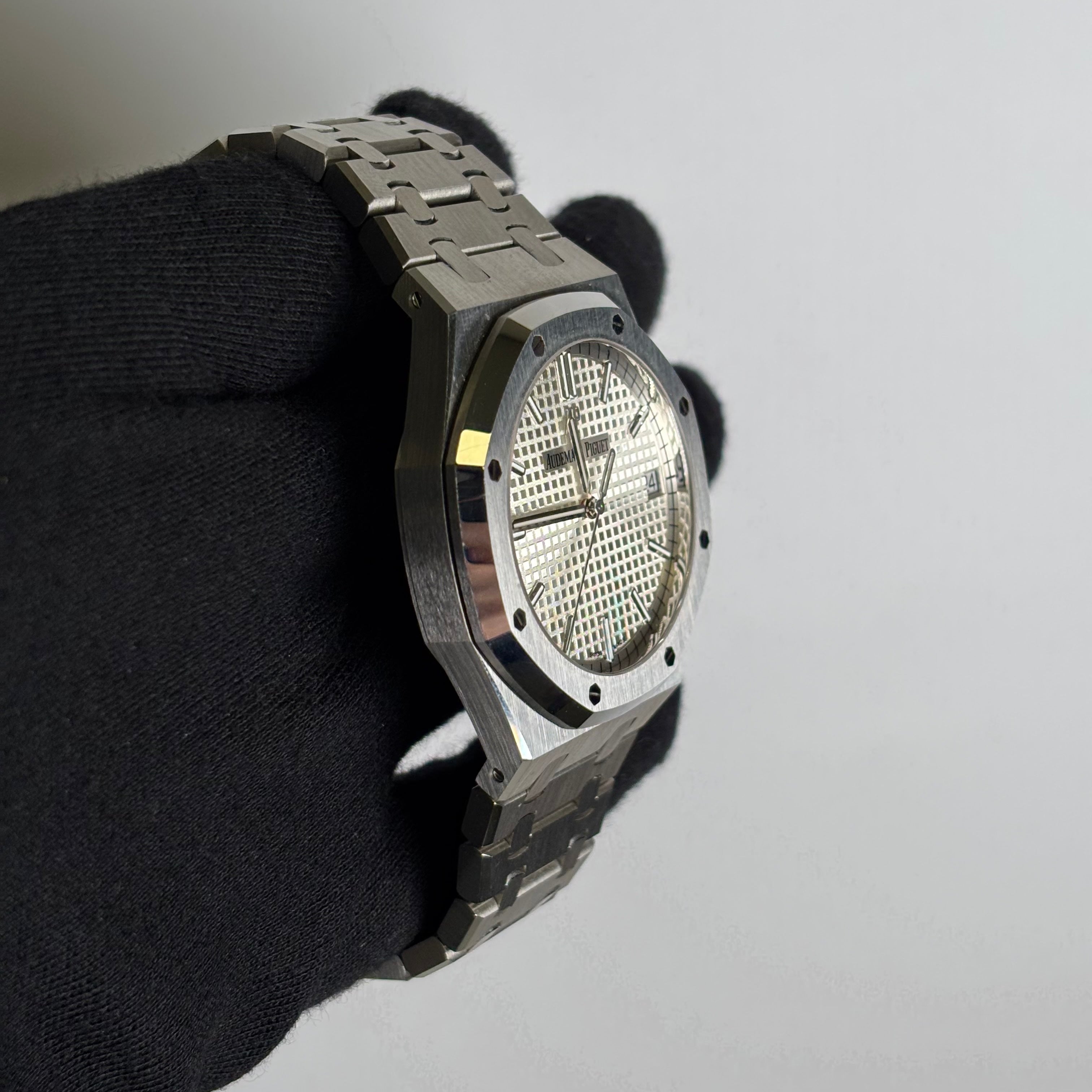 Audemars Piguet Royal Oak 41mm Silver Dial Watch Ref# 15500ST.OO.1220ST.04 - Happy Jewelers Fine Jewelry Lifetime Warranty