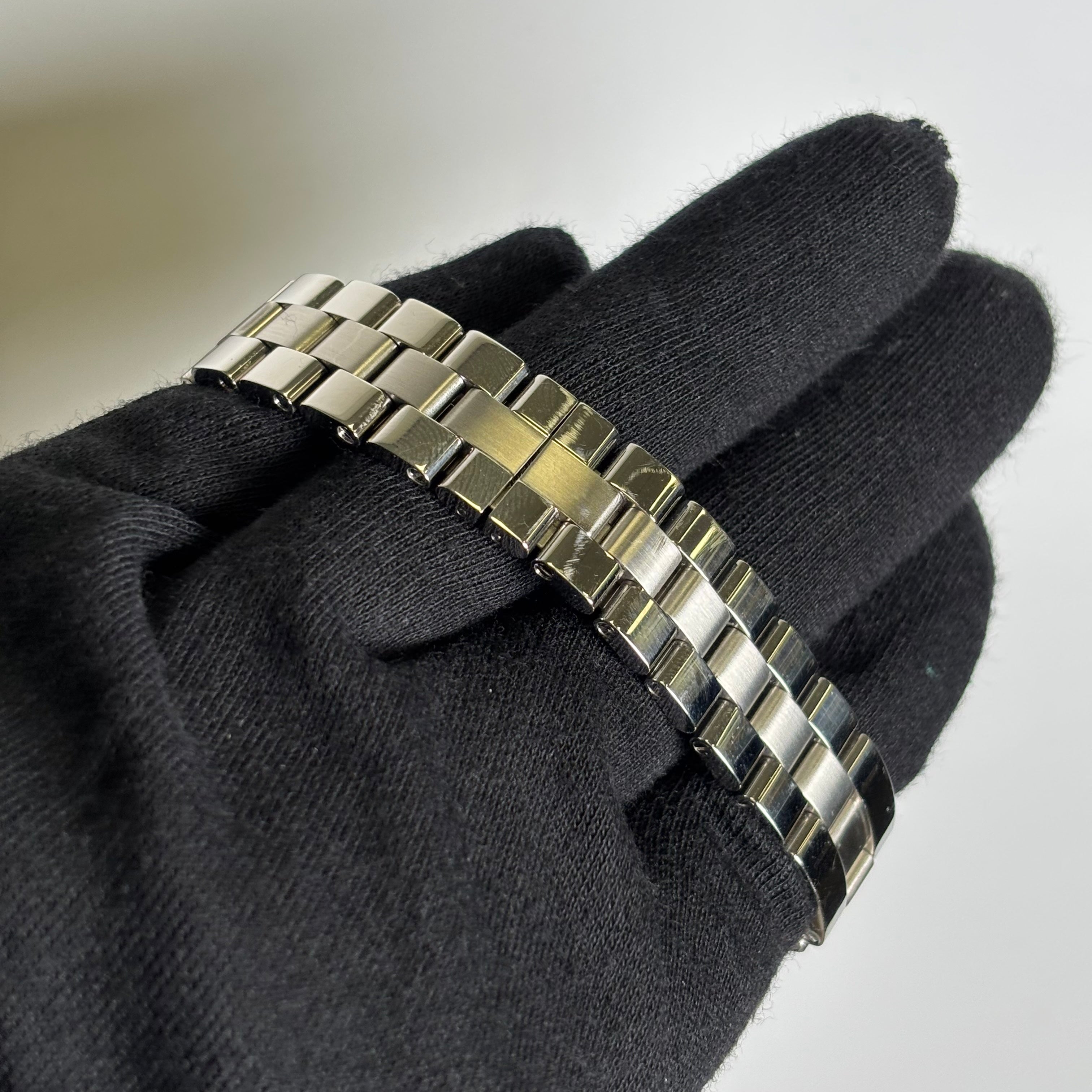 Cartier Roadster 31mm Silver Dial Watch Ref# W62016V3 - Happy Jewelers Fine Jewelry Lifetime Warranty