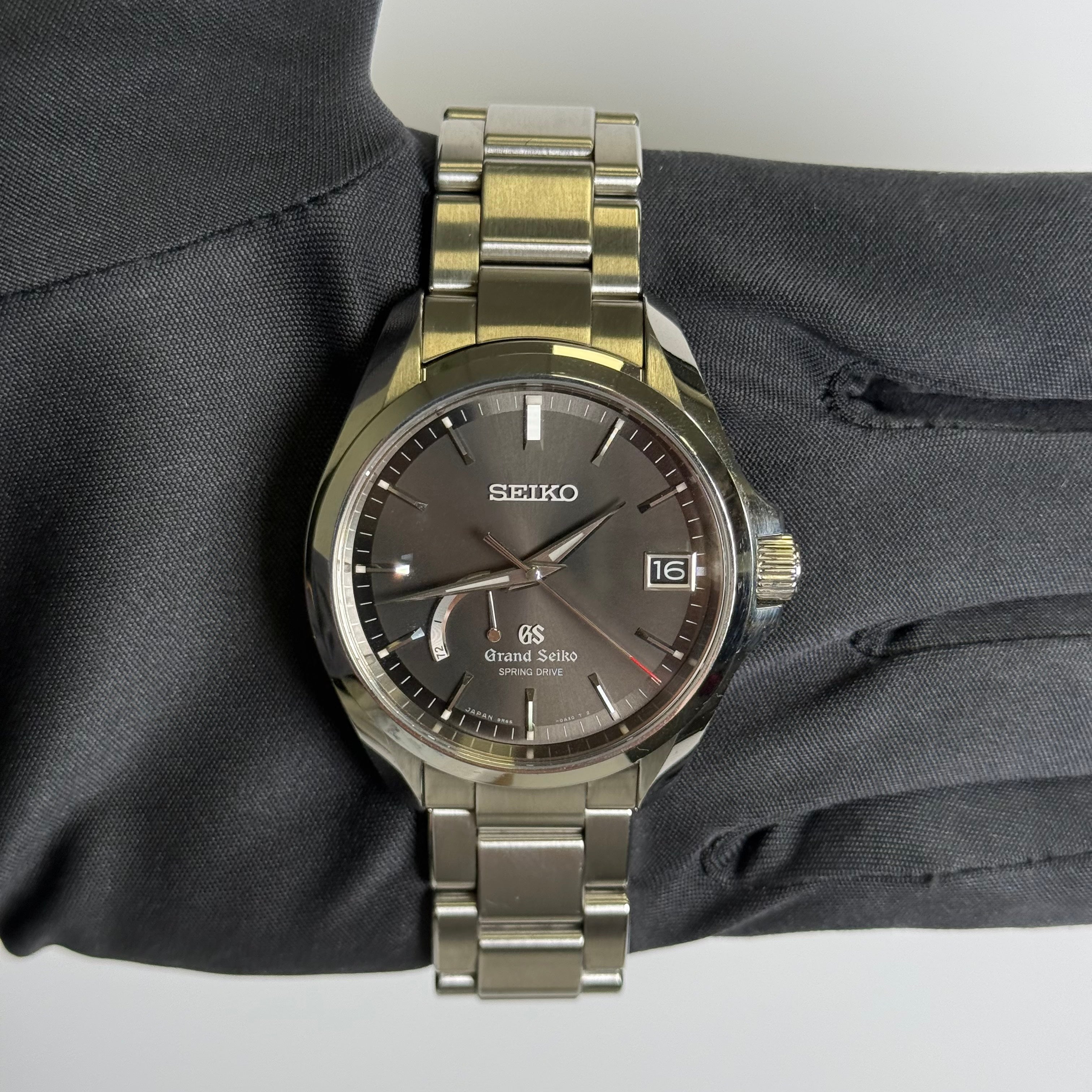 Seiko Grand Seiko 38mm Silver Dial Watch Ref# 9R65-0BD0 - Happy Jewelers Fine Jewelry Lifetime Warranty
