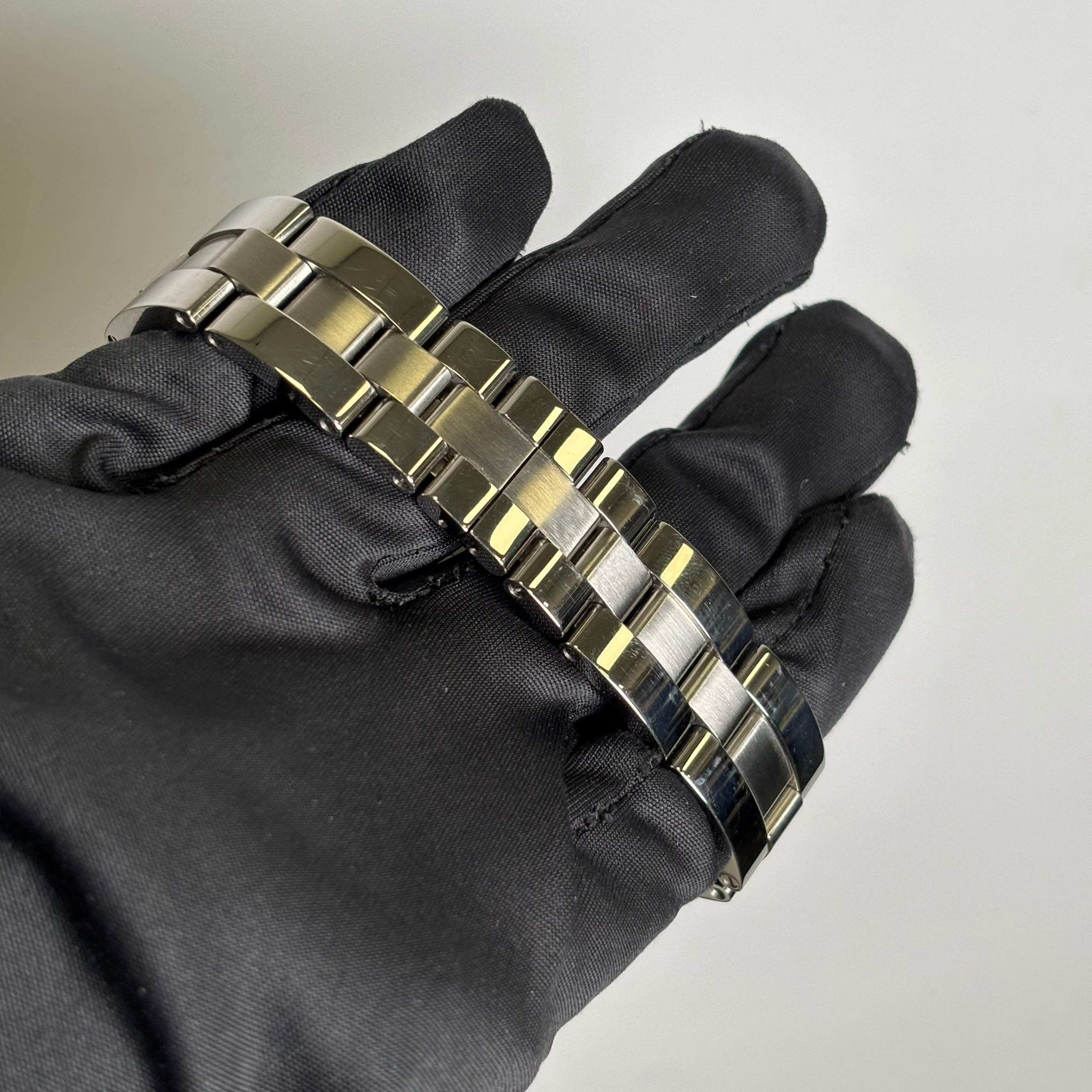 Cartier Roadster 38mm Silver Dial Watch Ref# W62032X6 - Happy Jewelers Fine Jewelry Lifetime Warranty