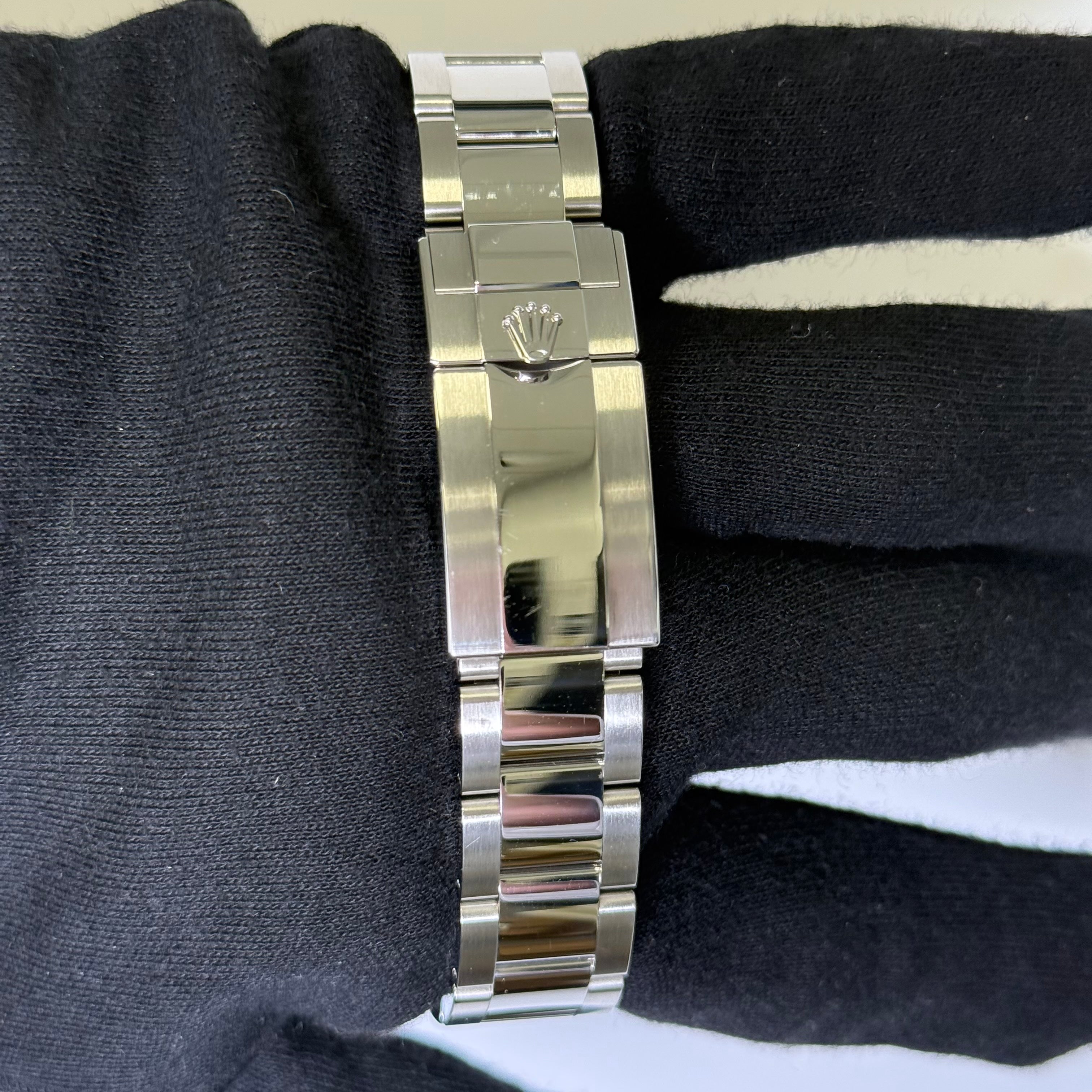 Rolex Yacht-Master 40mm Rhodium Dial Watch Ref# 126622 - Happy Jewelers Fine Jewelry Lifetime Warranty