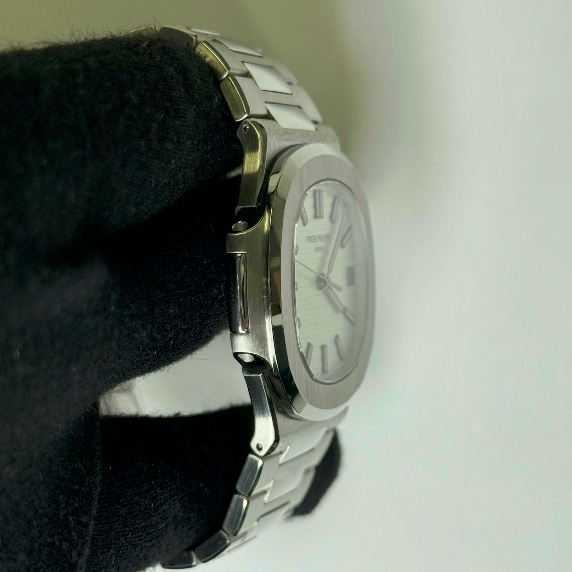 Patek Philippe Nautilus 40mm White Dial Watch Ref# 5711/1A-001 - Happy Jewelers Fine Jewelry Lifetime Warranty