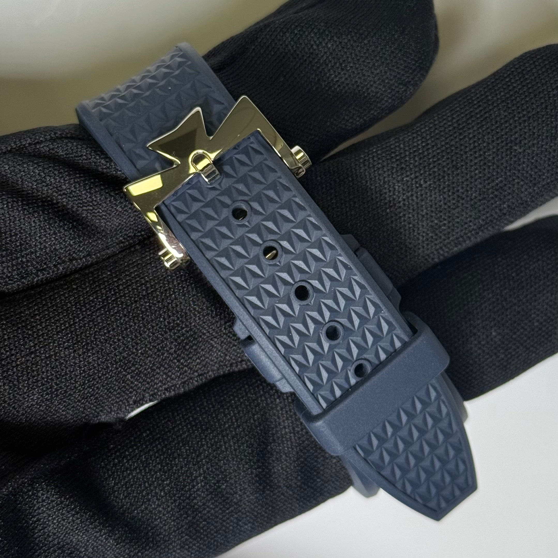 Vacheron Constantin Overseas 34.5mm Blue Dial Watch Ref# 4600V/200A-B980 - Happy Jewelers Fine Jewelry Lifetime Warranty