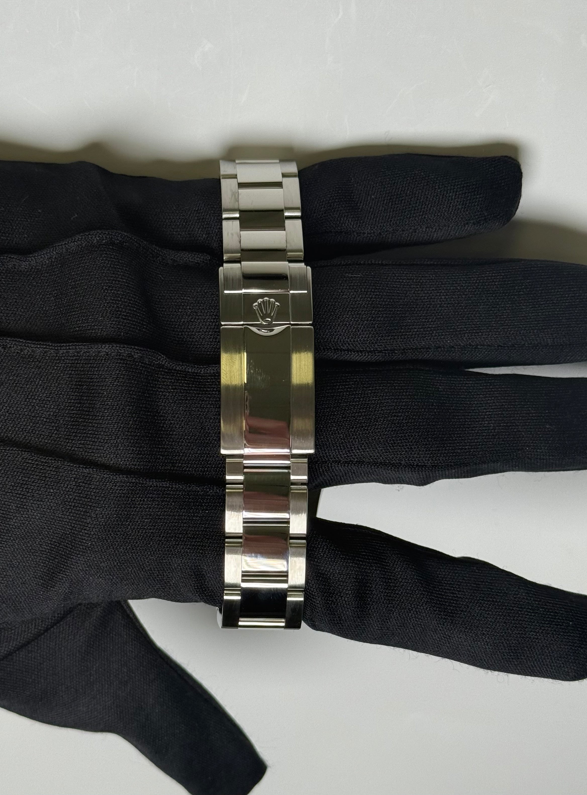 Rolex Daytona 40mm Black Dial Watch Ref# 116520 - Happy Jewelers Fine Jewelry Lifetime Warranty