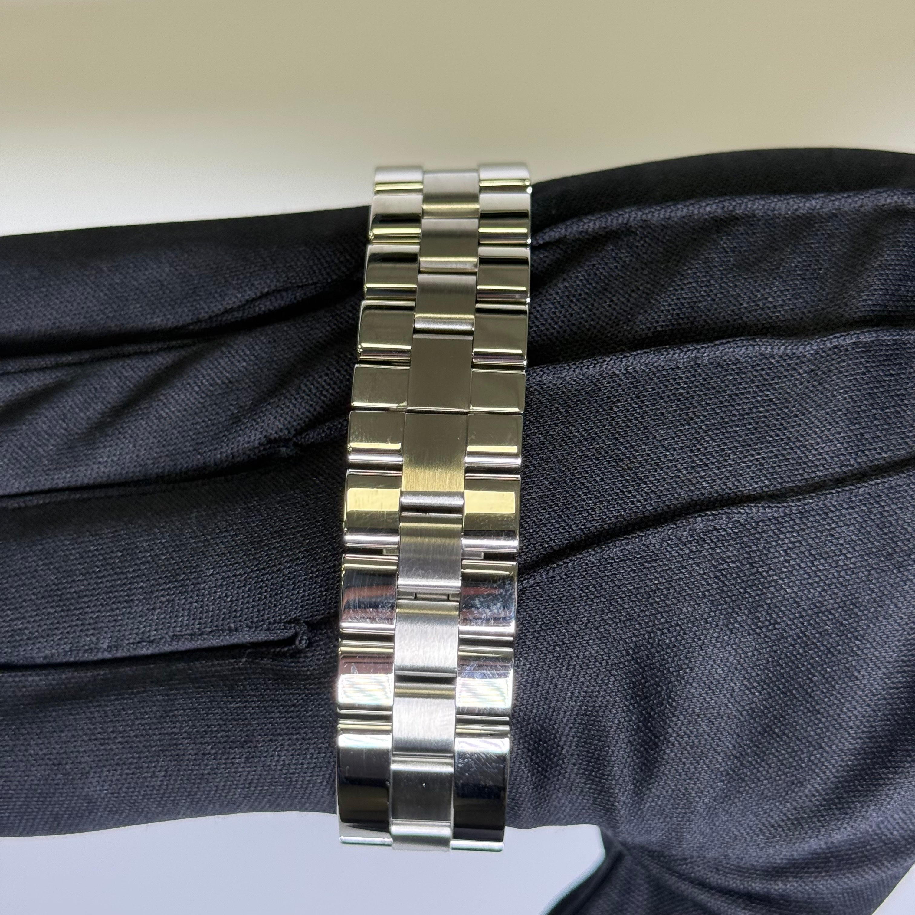 Cartier Roadster 35mm Silver Dial Watch Ref# W62025V3