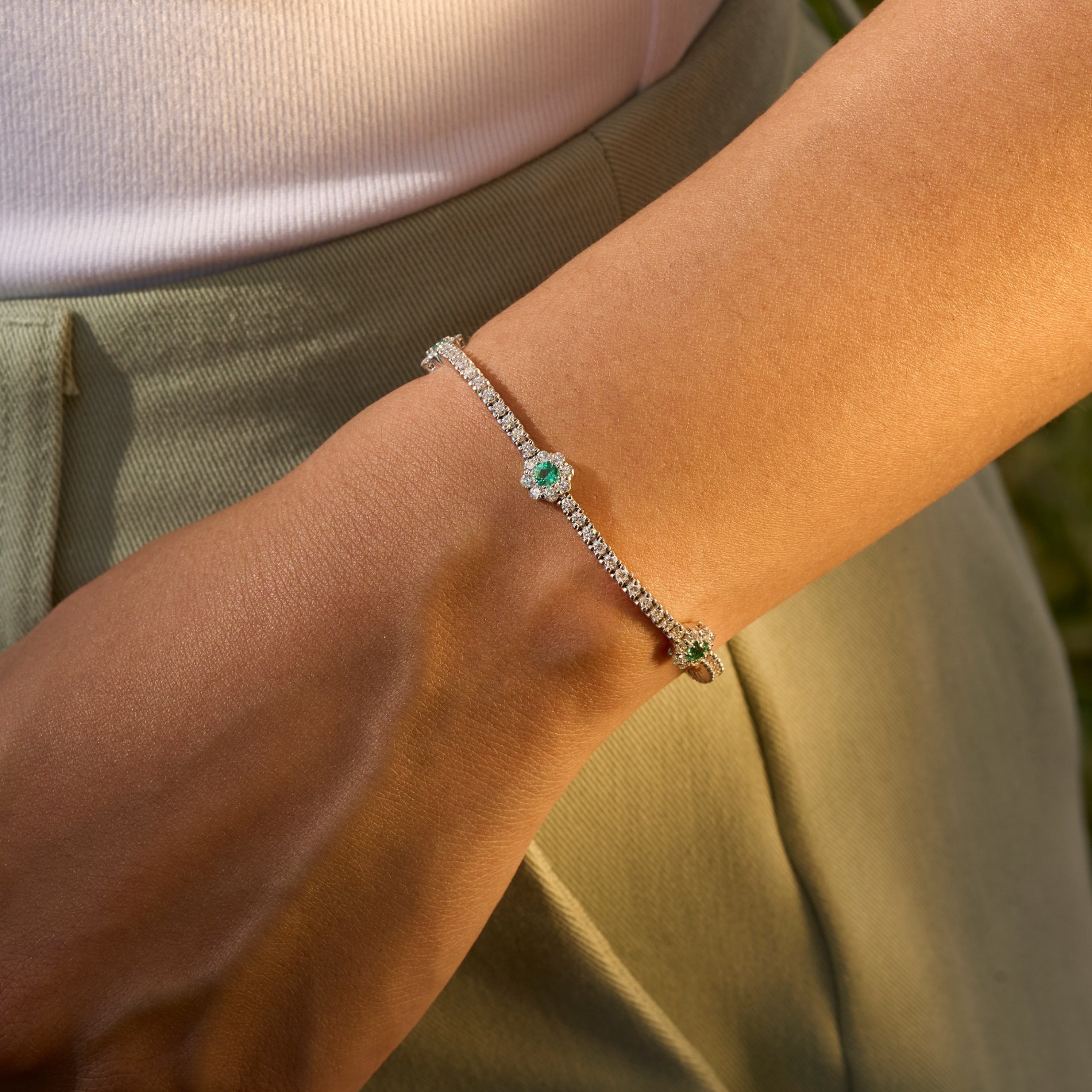 3 Flower Emerald Tennis Bracelet - Happy Jewelers Fine Jewelry Lifetime Warranty
