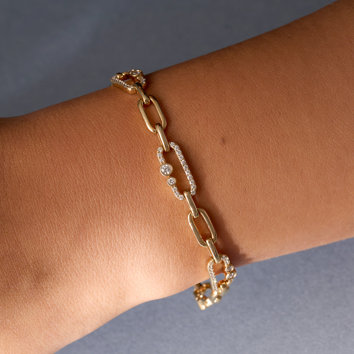 Alternating Diamonds Paperclip Bracelet