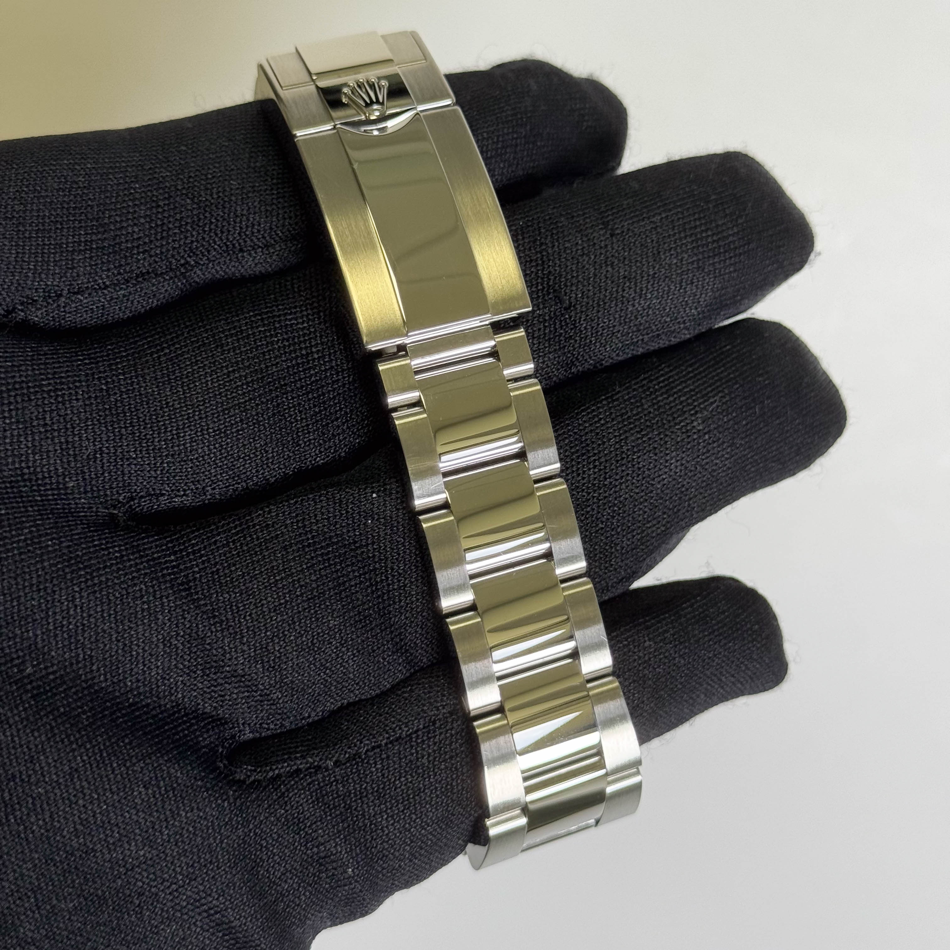 Rolex Yacht-Master 40mm Rhodium Dial Watch Ref# 116622