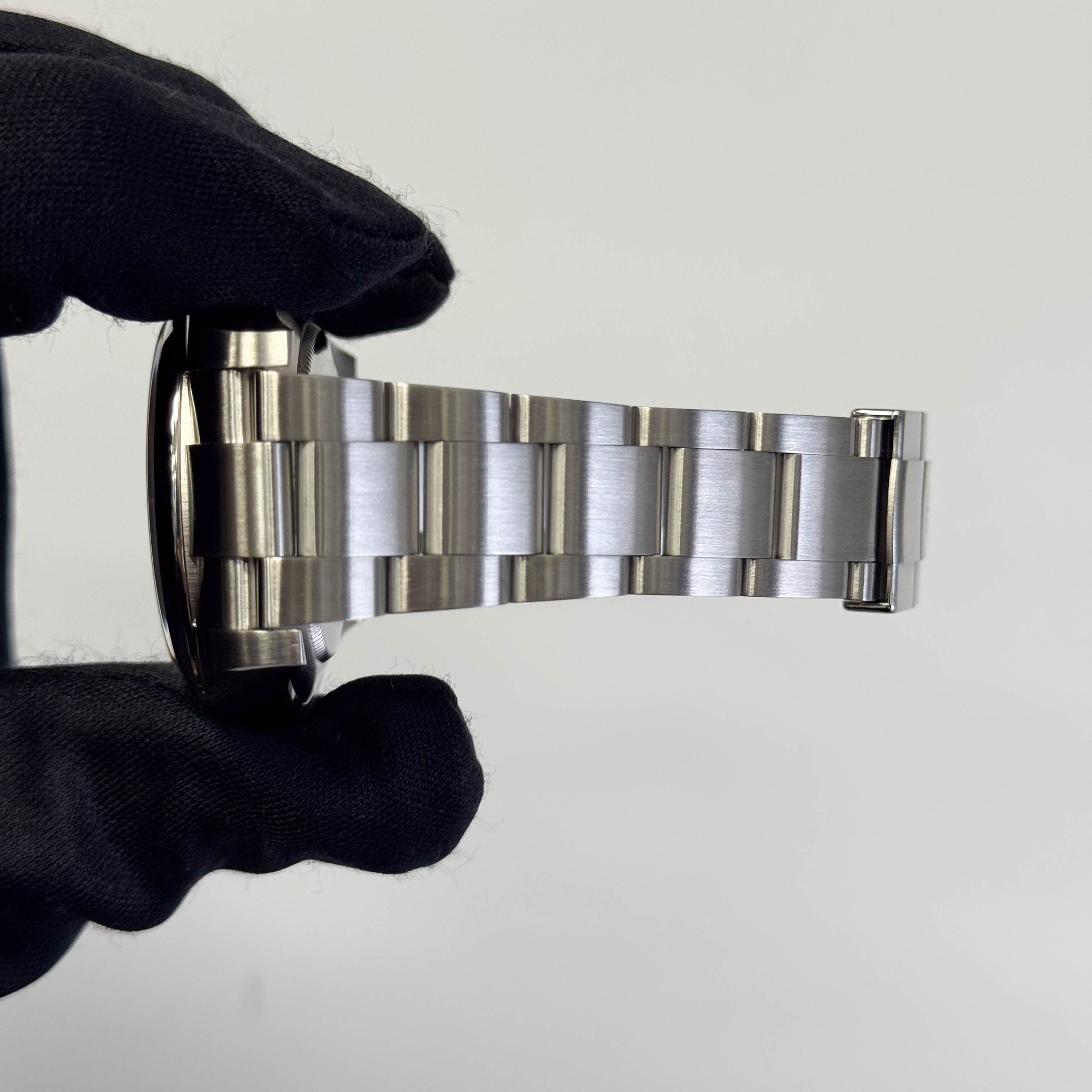 Rolex Air-King 40mm Black Dial Watch Ref# 116900 - Happy Jewelers Fine Jewelry Lifetime Warranty