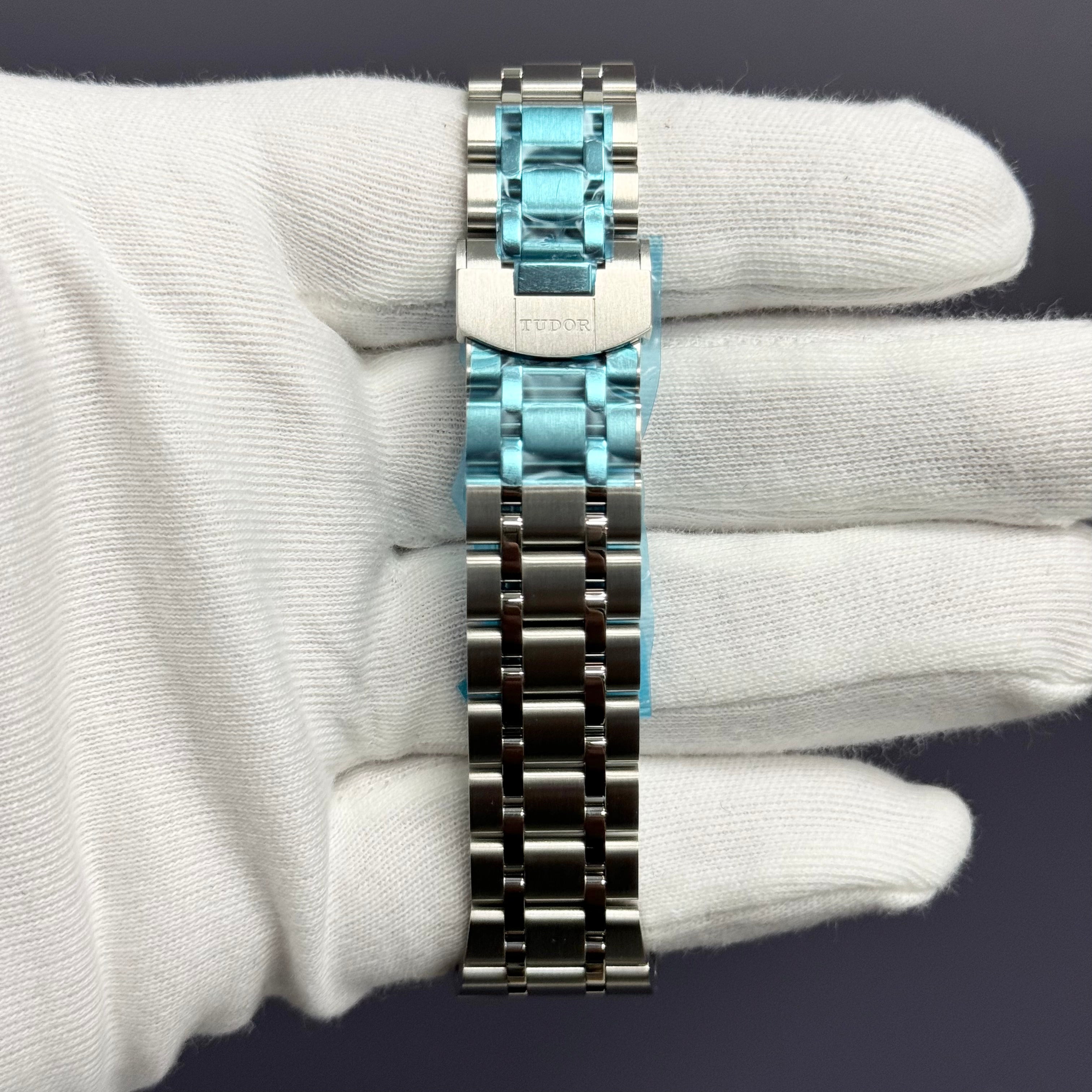 Tudor Royal 41mm Stainless Steel Silver Dial Watch Ref# 28600 - Happy Jewelers Fine Jewelry Lifetime Warranty