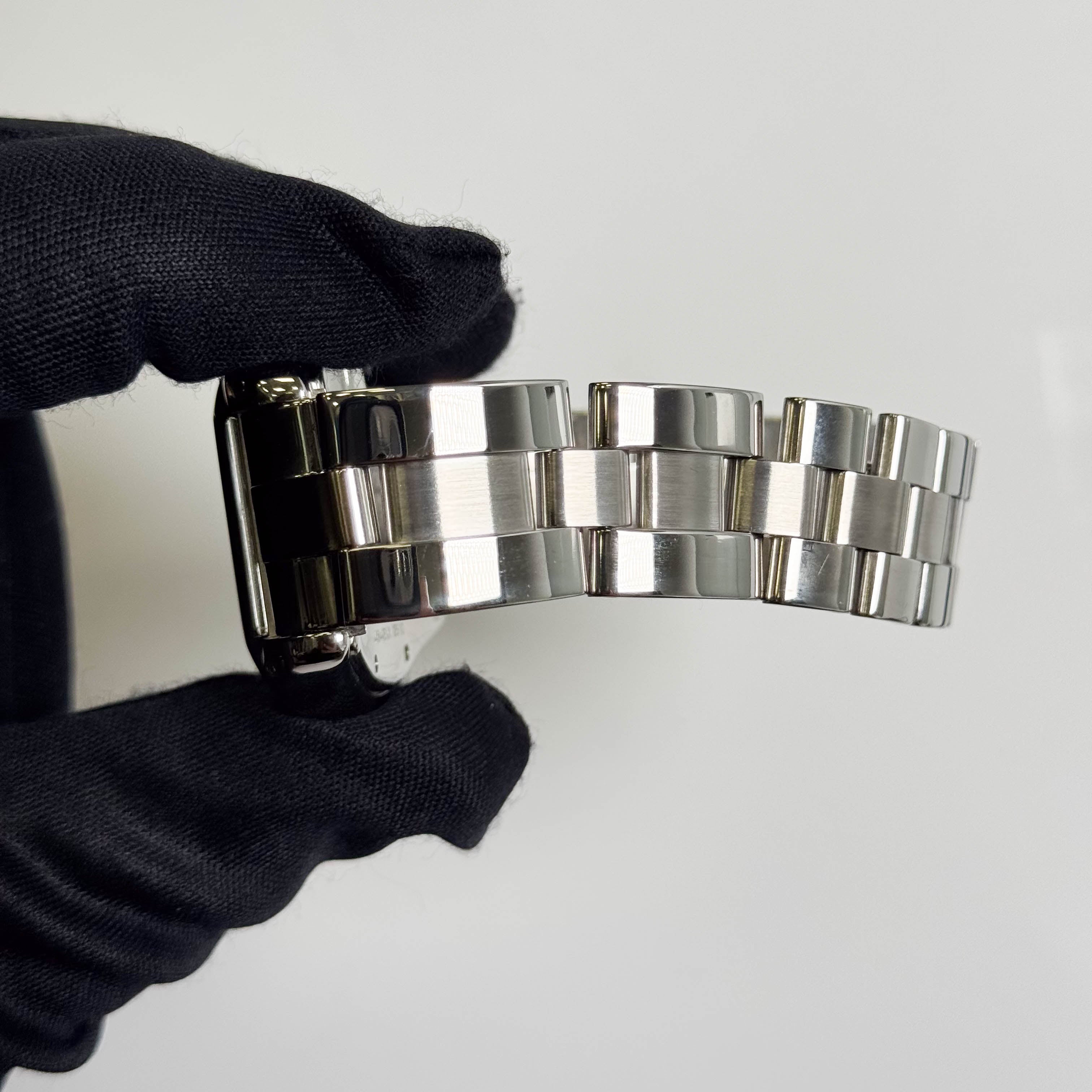 Cartier Roadster 35mm Silver Dial Watch Ref# W62025V3 - Happy Jewelers Fine Jewelry Lifetime Warranty
