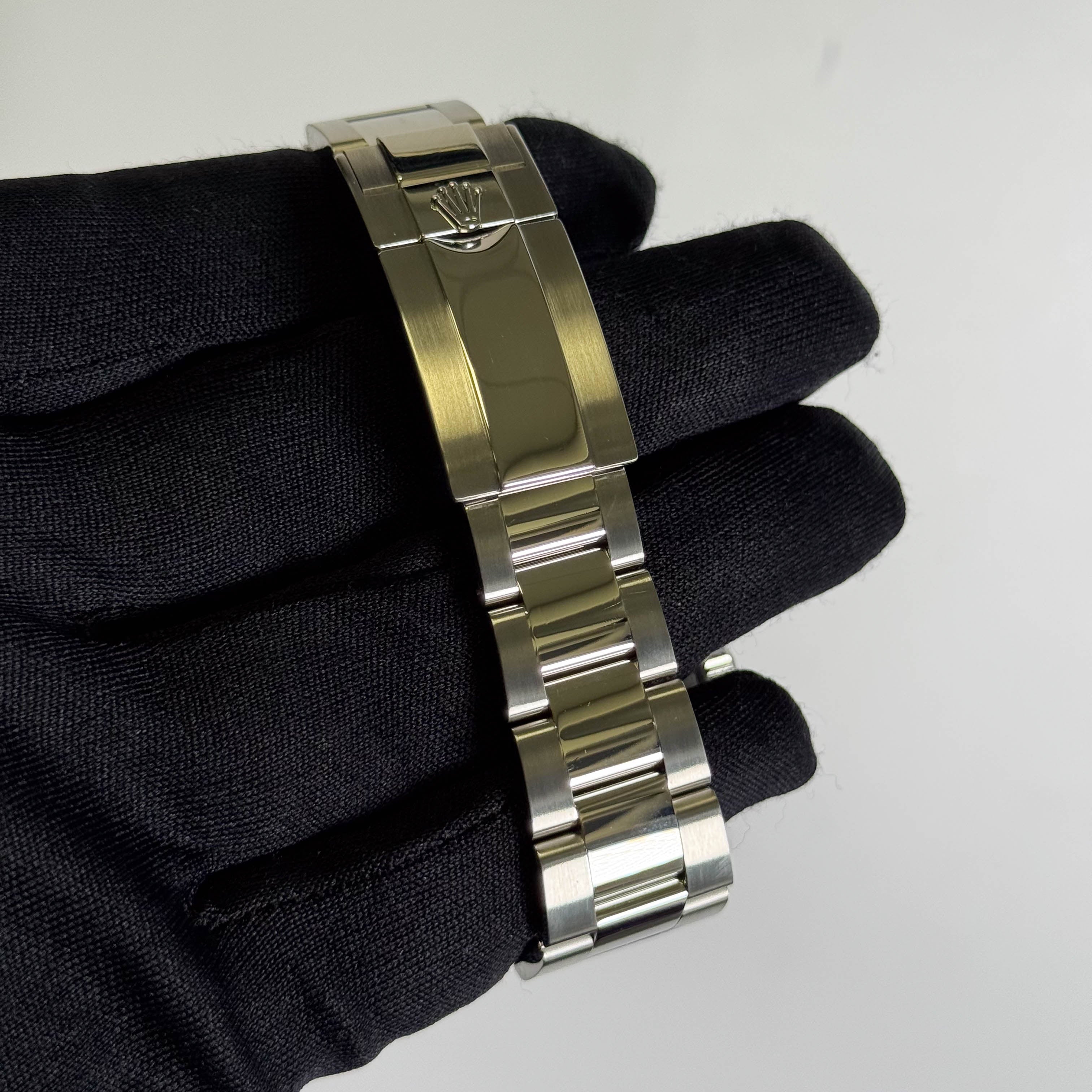 Rolex Daytona 40mm Black Dial Watch Ref# 116520