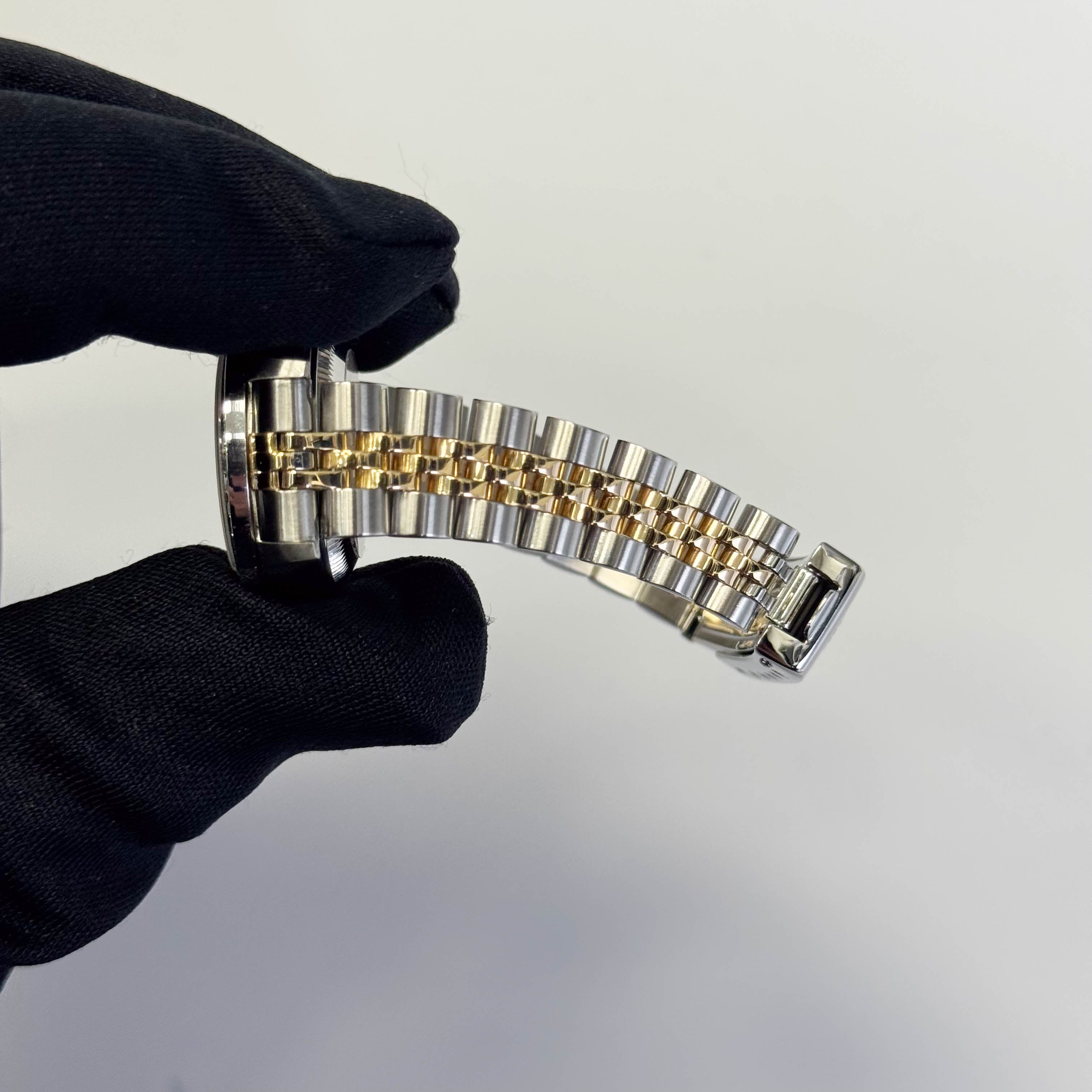 Rolex Datejust 26mm MOP Dial Watch Ref# 69173