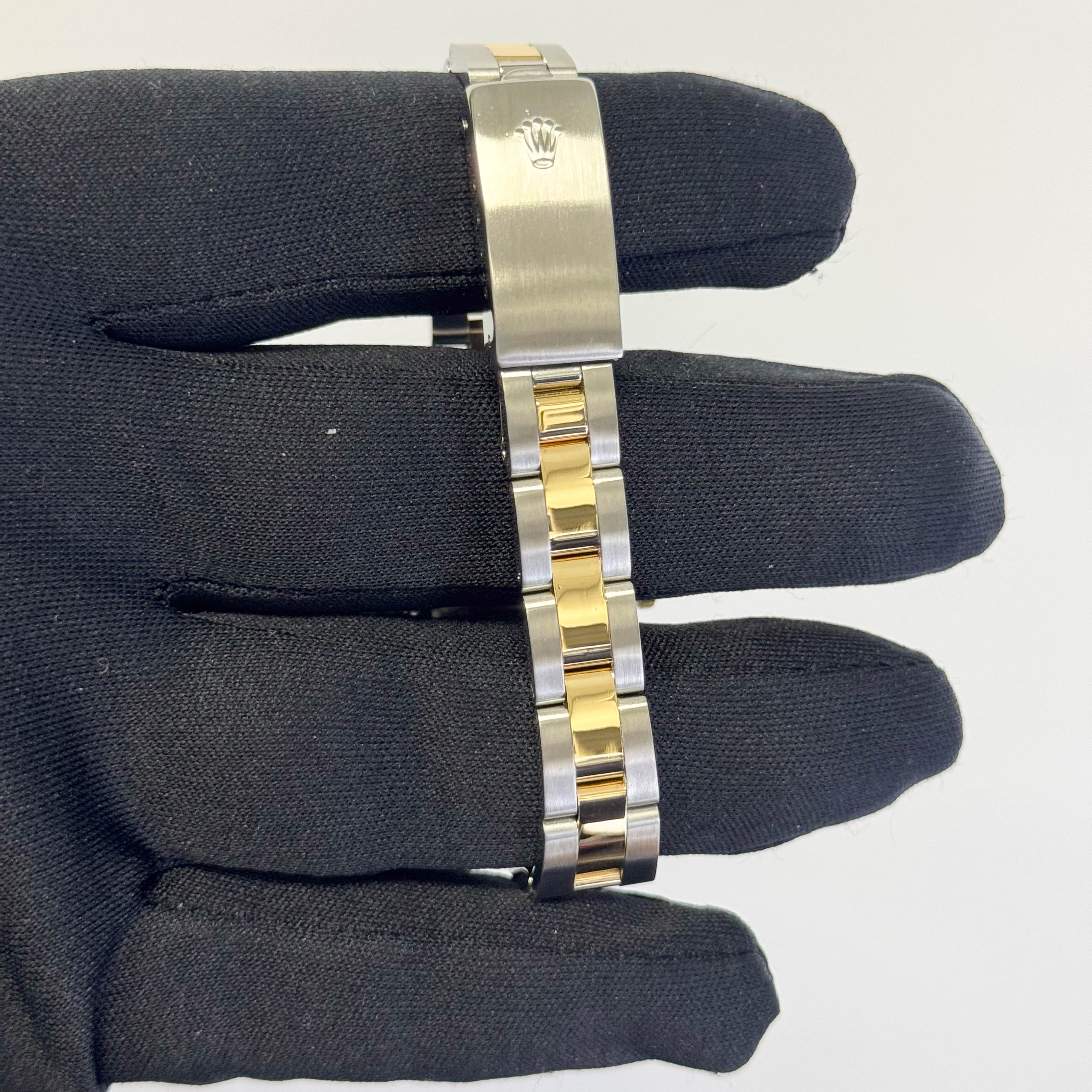 Rolex Datejust 26mm MOP Dial Watch Ref# 69173 - Happy Jewelers Fine Jewelry Lifetime Warranty