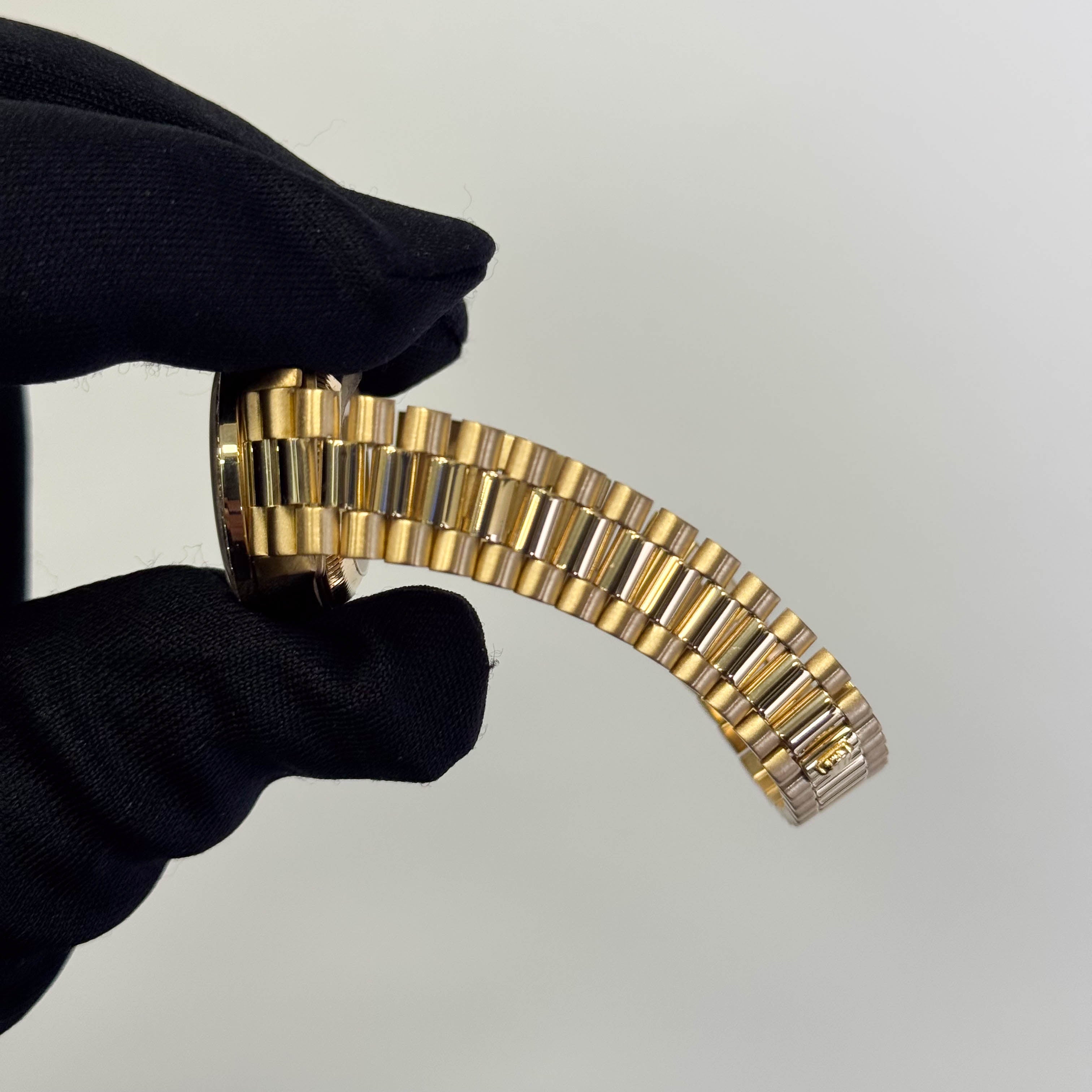 Rolex Datejust 26mm MOP Dial Watch Ref# 69178 - Happy Jewelers Fine Jewelry Lifetime Warranty