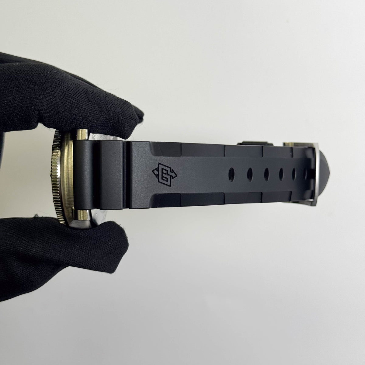 Panerai Luminor Submersible 1950 42mm Black Dial Watch Ref# PAM00682