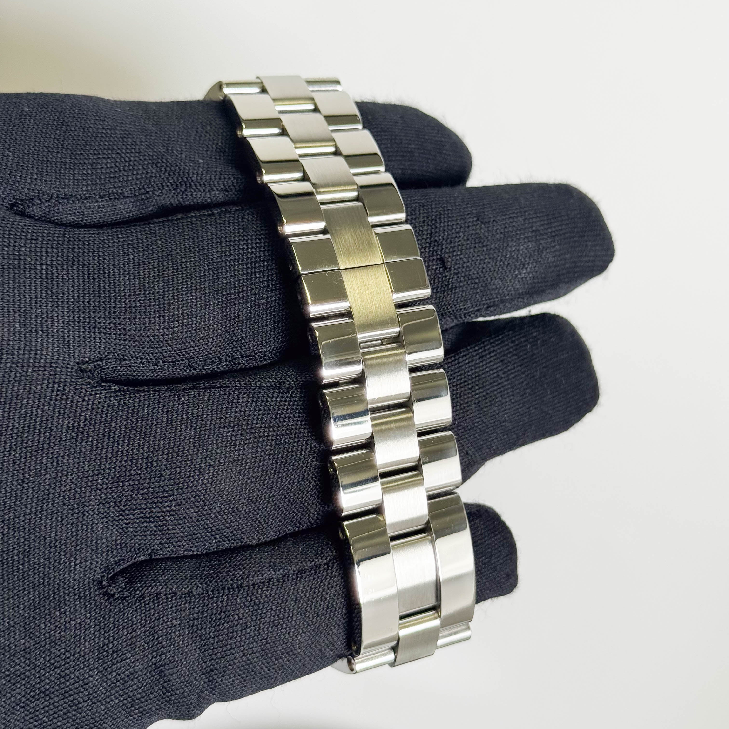 Cartier Roadster 43mm Black Dial Watch Ref# W62020X6 - Happy Jewelers Fine Jewelry Lifetime Warranty