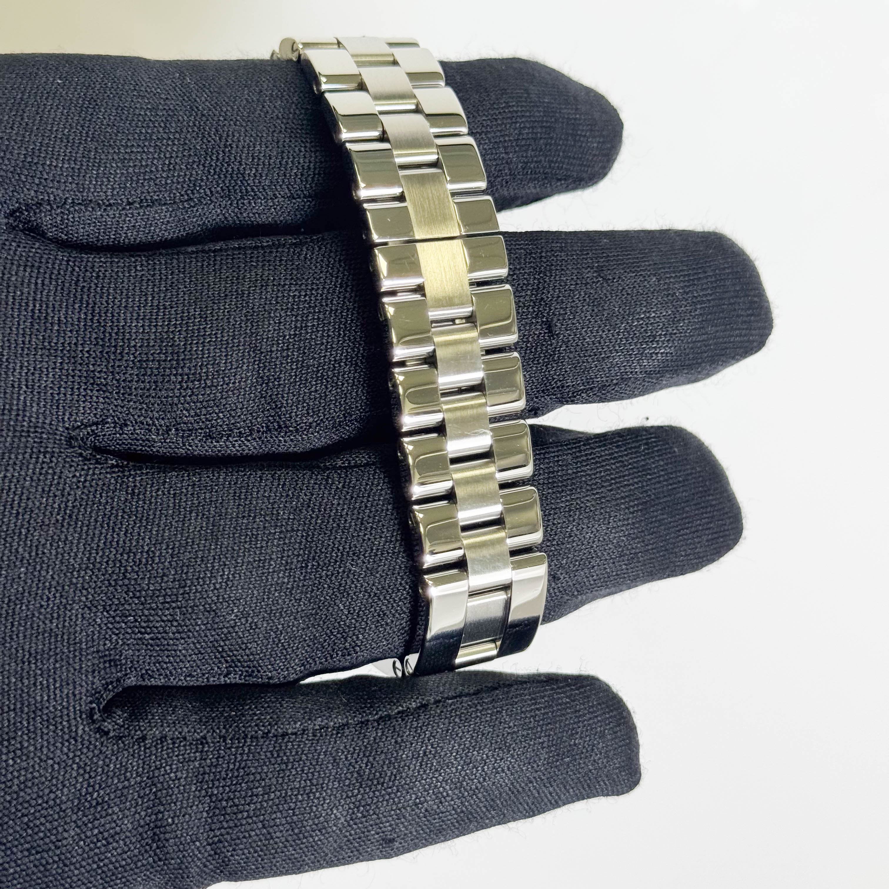 Cartier Roadster Stainless Steel 31mm Silver Dial Watch Ref# W62016V3 - Happy Jewelers Fine Jewelry Lifetime Warranty