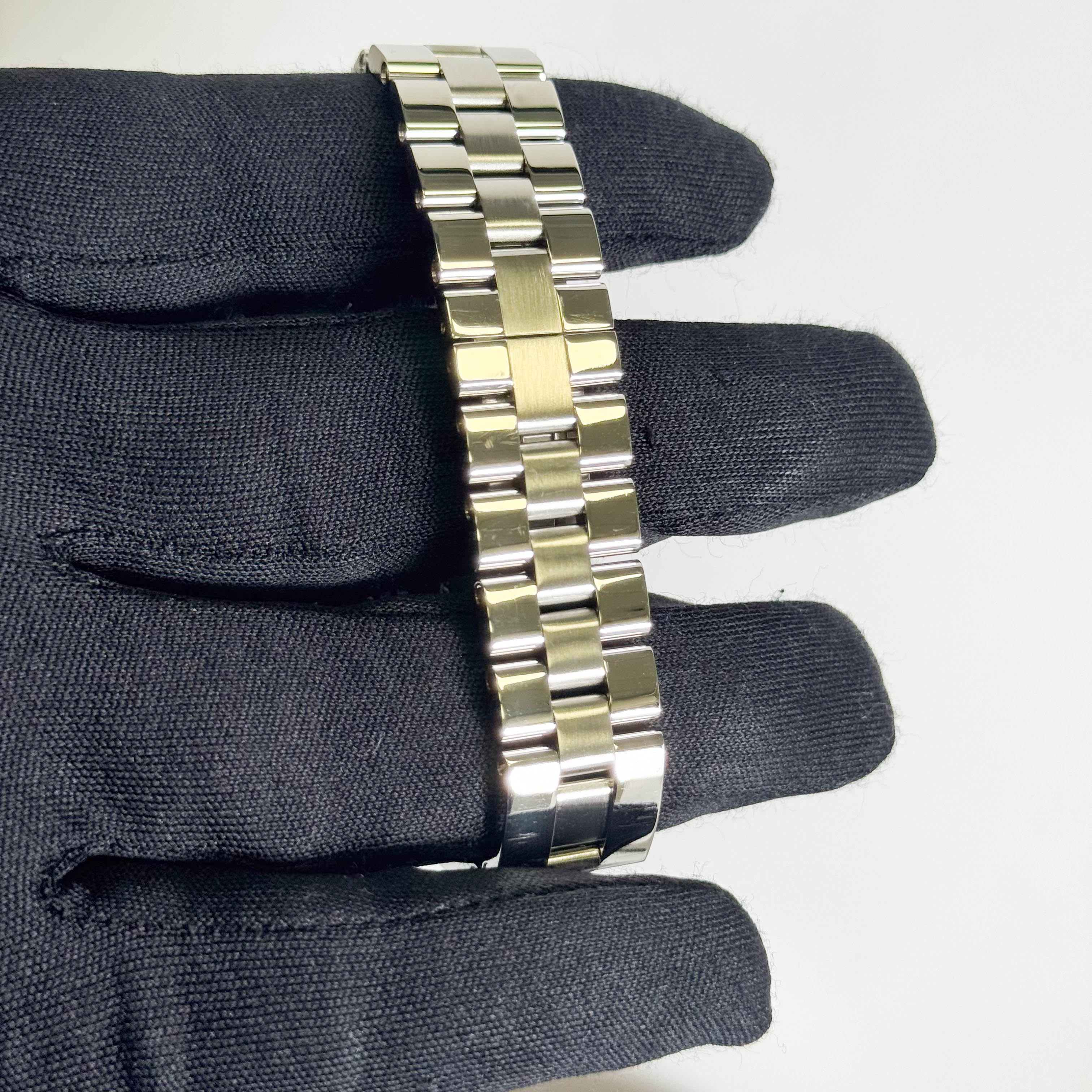 Cartier Roadster Stainless Steel 31mm Silver Dial Watch Ref# W62016V3 - Happy Jewelers Fine Jewelry Lifetime Warranty